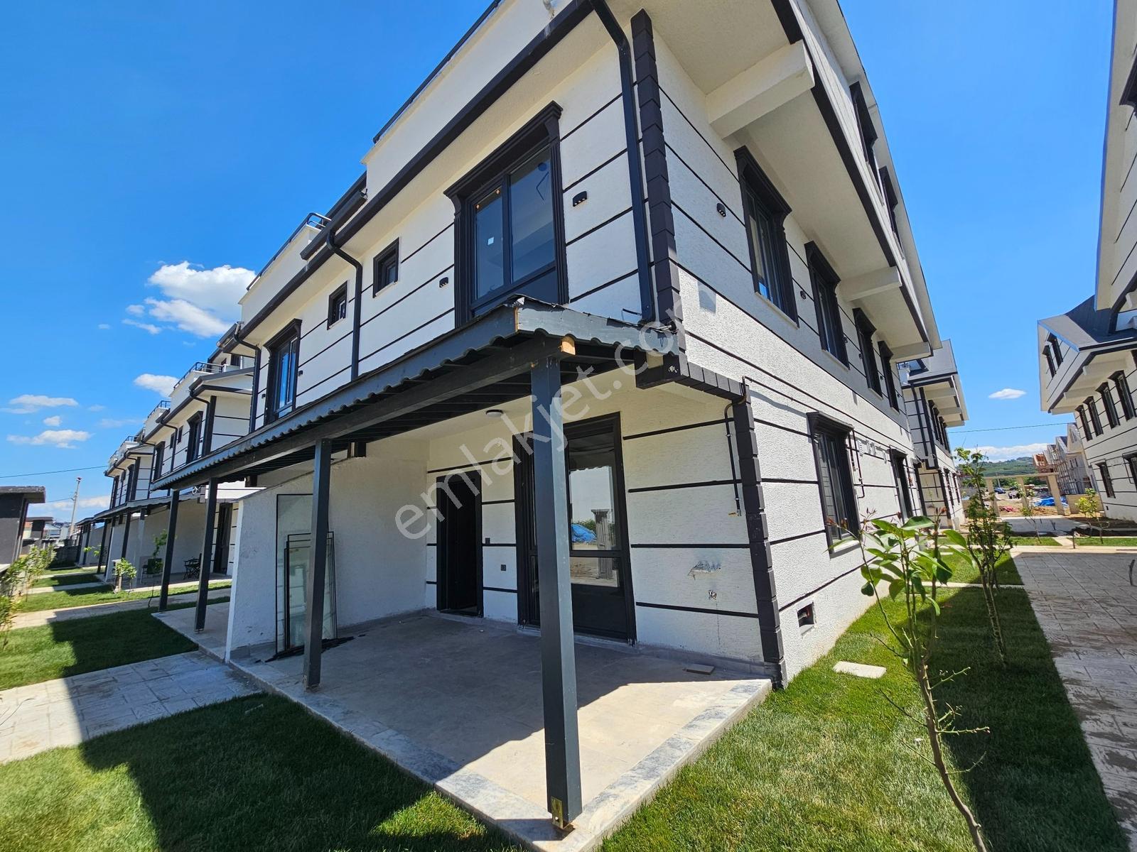 Deniz'den 4+1 Ön Cephe , Yerden Isıtmalı,bahçeli Villa - Görsel 13