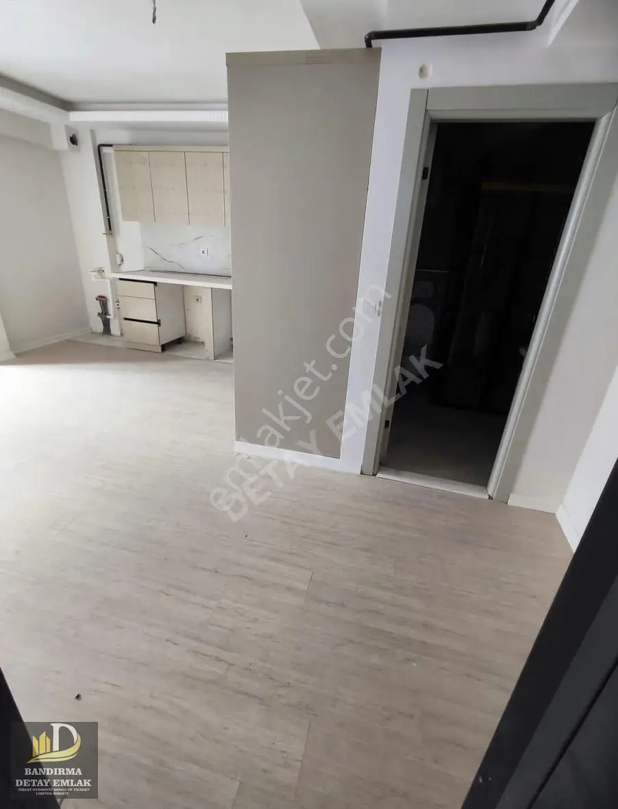 İhsaniye Mah Kurtuluş Cd Çok Yakın Sıfır 1+1 45m2 Yüksek Giriş