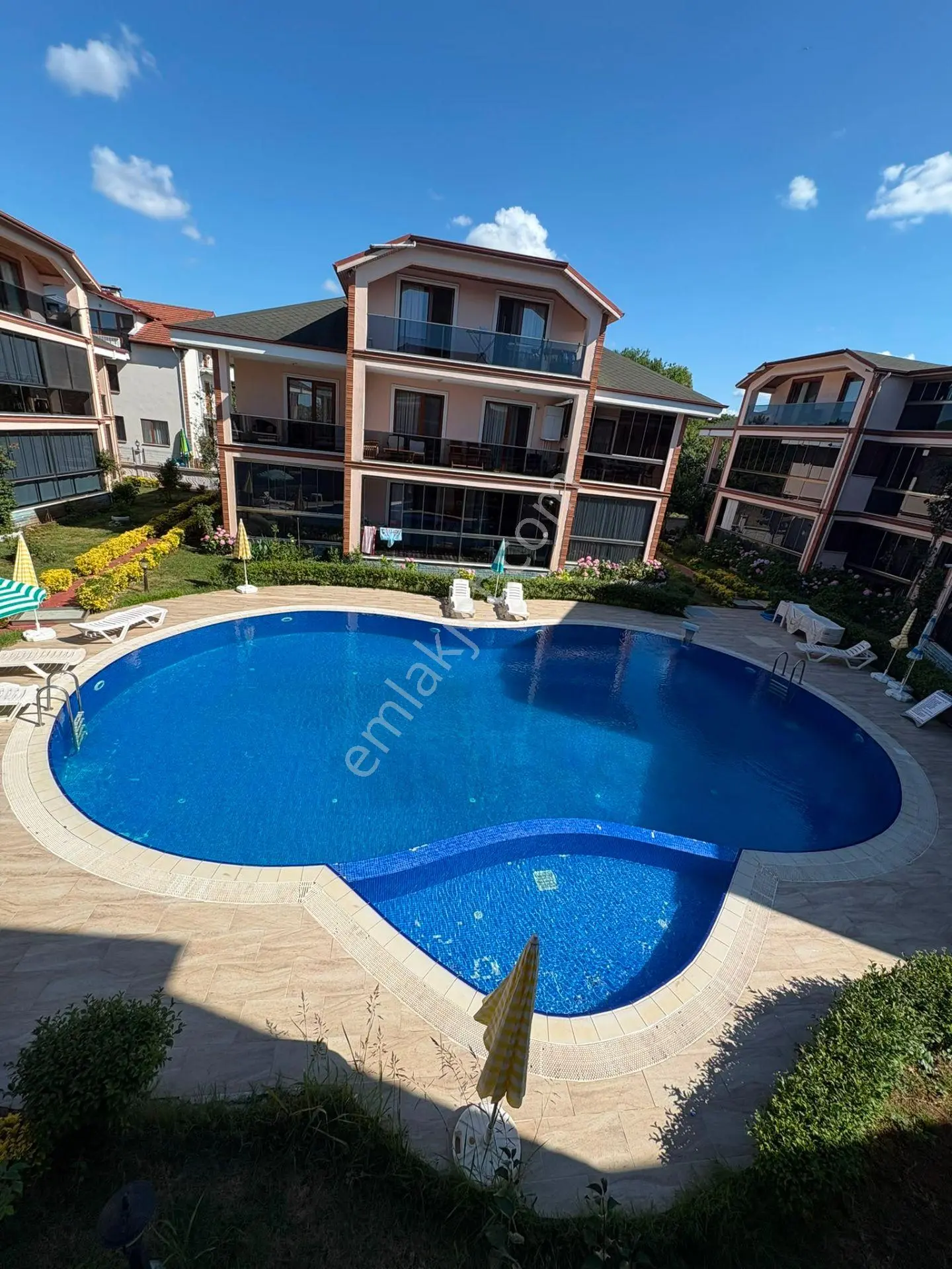 Kerpe Sahilinde Havuzlu Site İçi- Denize 150mt-eşyalı -ferah 1+1