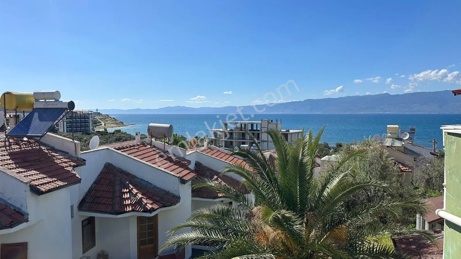 Pelitköy'de Denize 200 Metre İçi Tamamen Yapılı Satılık Villa