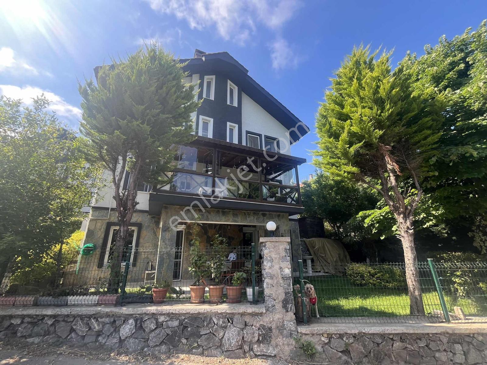 Remax Anka'dan Salkım Sitesinin En İyi Konumunda Satılık Villa