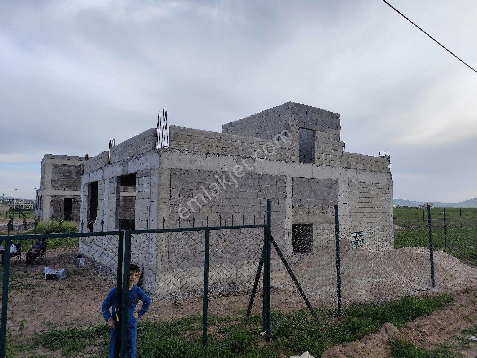 Büyük Akziyarette Uygun Fiyata Arsa Ve Kabasi Bitmiş Ev - Görsel 3