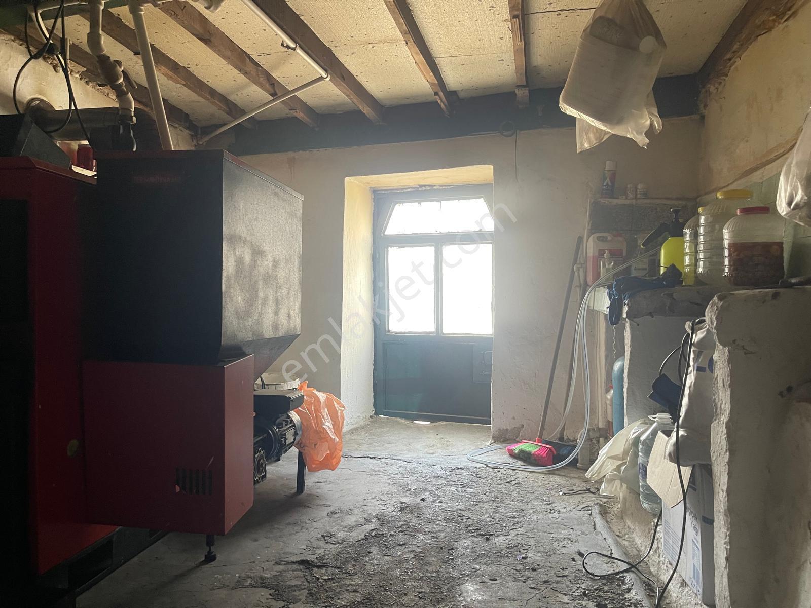 Ayvada'dan Ayvalık Merkez’de Tek Tapudan 2 Ayrı Girişli 2. Kağir Rum Evi​ - Görsel 33