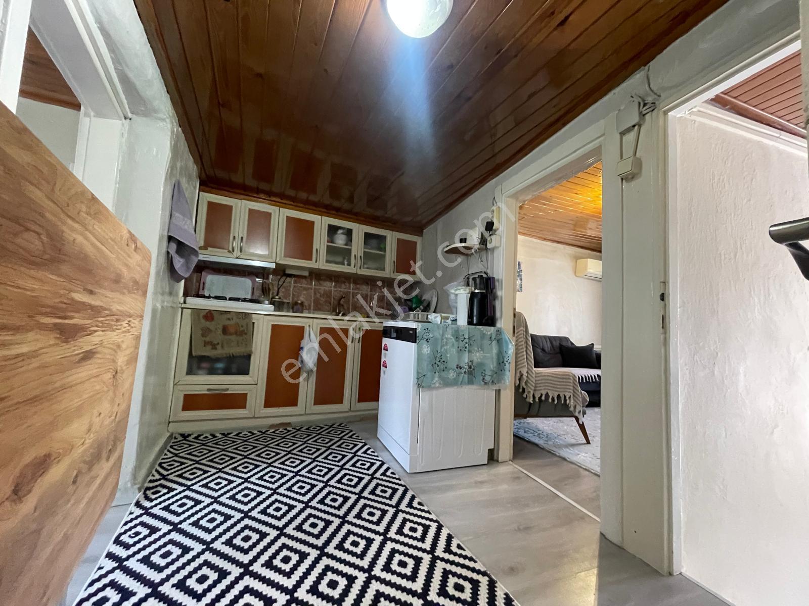 Ayvada'dan Ayvalık Merkez’de Tek Tapudan 2 Ayrı Girişli 2. Kağir Rum Evi​ - Görsel 24