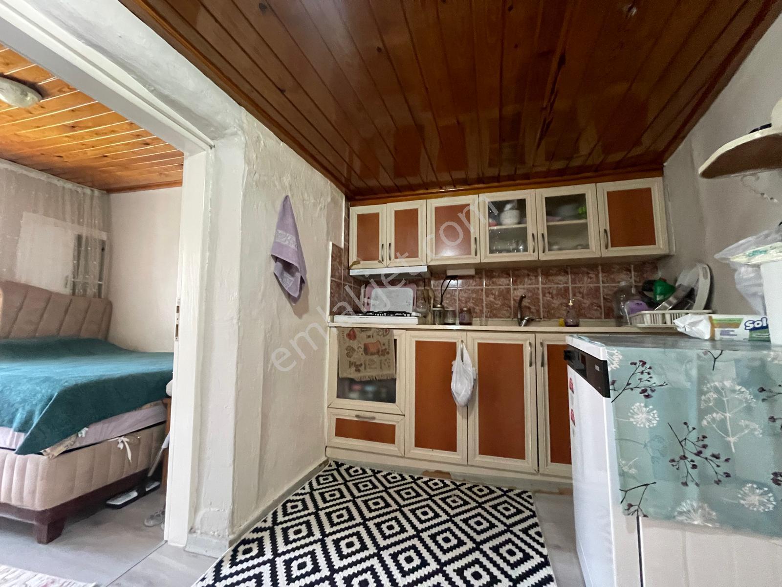 Ayvada'dan Ayvalık Merkez’de Tek Tapudan 2 Ayrı Girişli 2. Kağir Rum Evi​ - Görsel 23