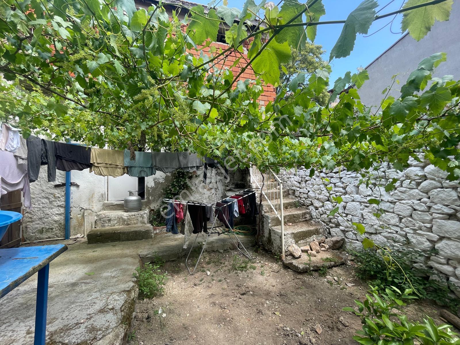 Ayvada'dan Ayvalık Merkez’de Tek Tapudan 2 Ayrı Girişli 2. Kağir Rum Evi​ - Görsel 13