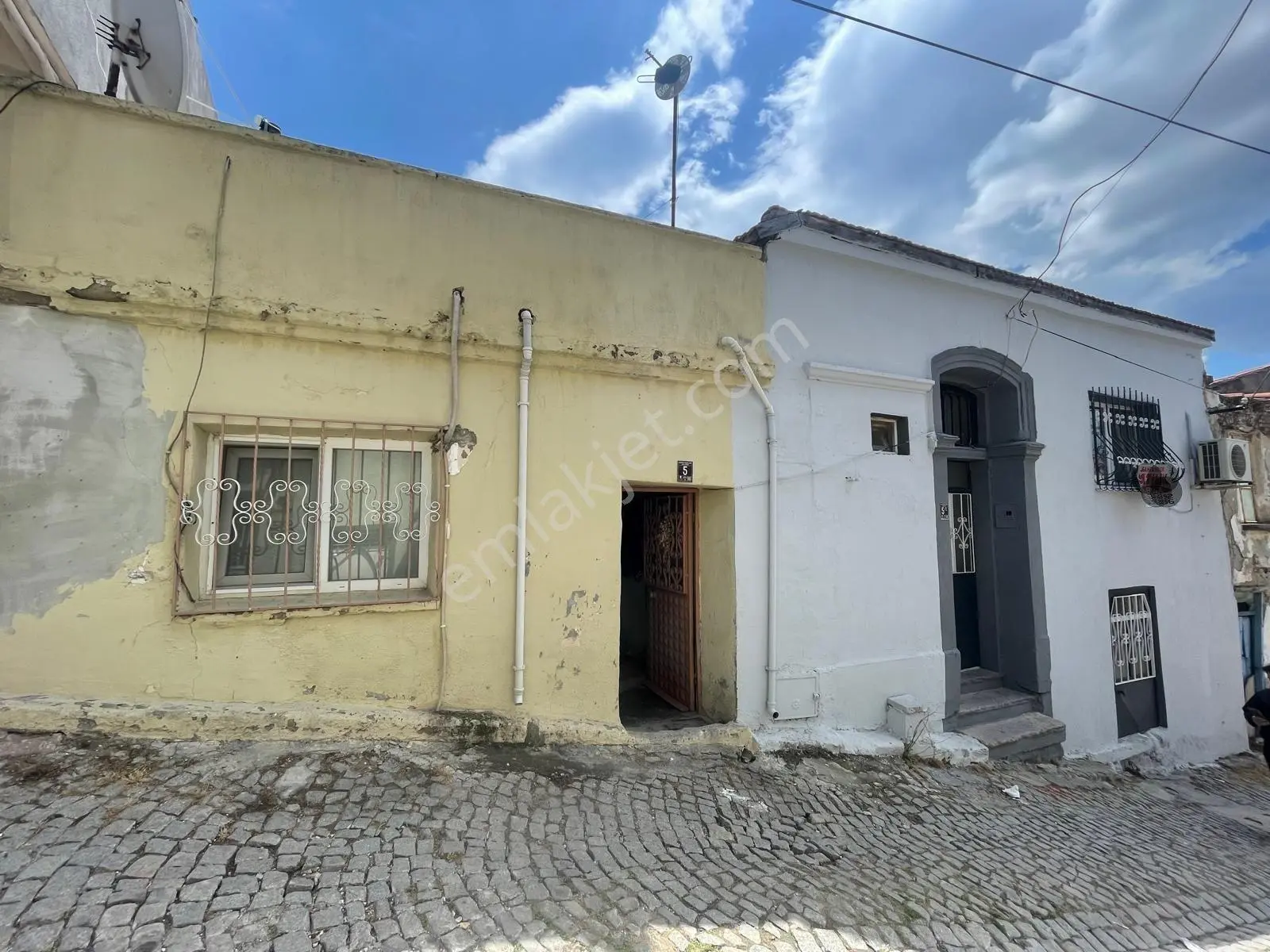 Ayvada'dan Ayvalık Merkez’de Tek Tapudan 2 Ayrı Girişli 2. Kağir Rum Evi​ - Görsel 2