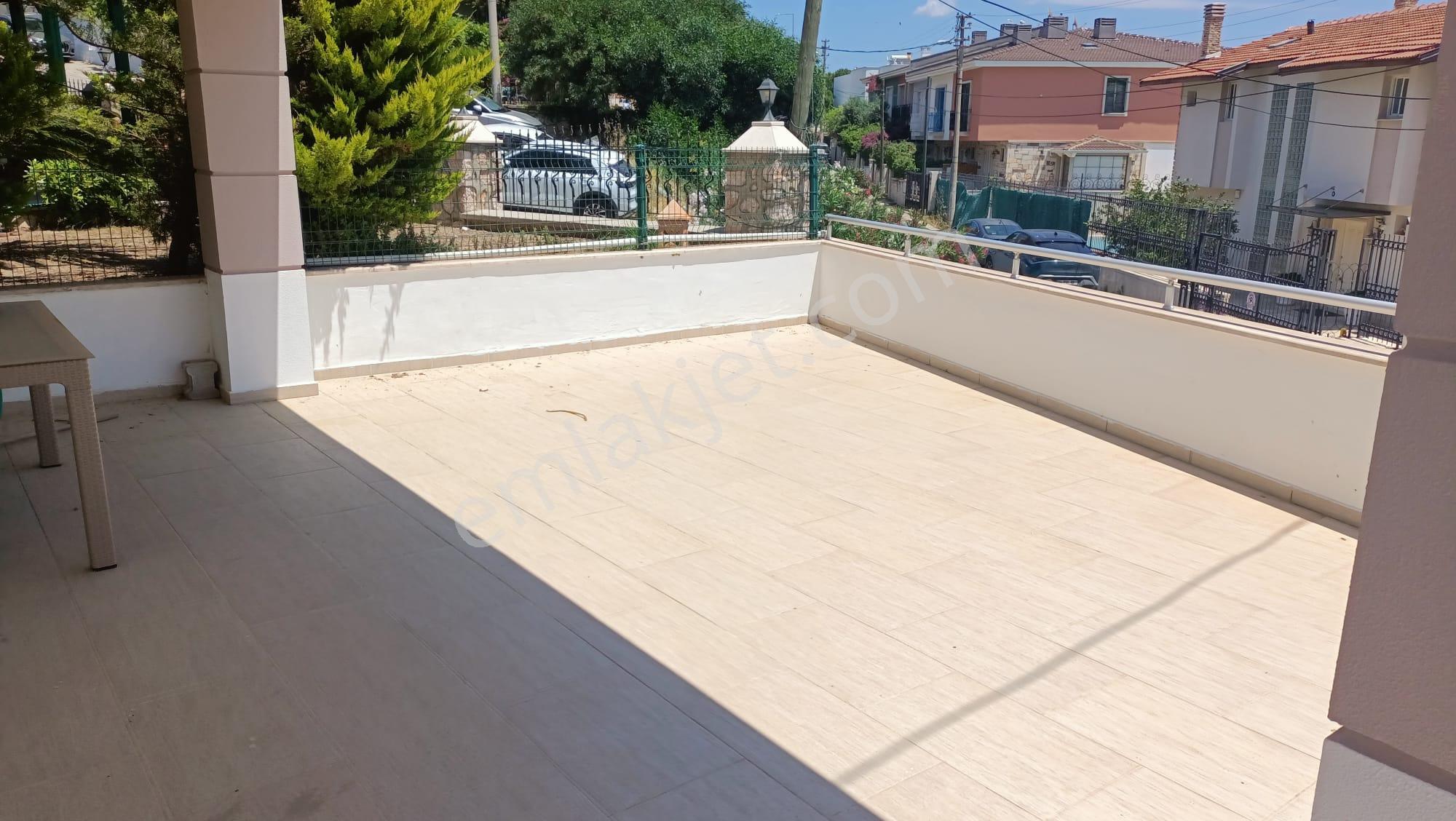 Çeşme Dalyan'da Marina'ya Yürüme Mesafesinde Sezonluk Kiralık Daireler - Görsel 35