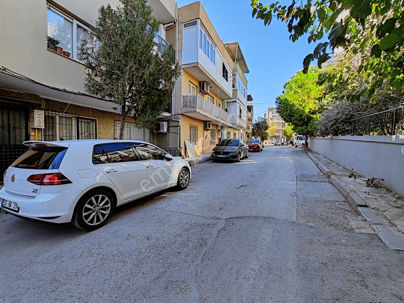 Bornova Osmangazide 2 Katlı Geniş Satılık Müstakil Ev - Görsel 8
