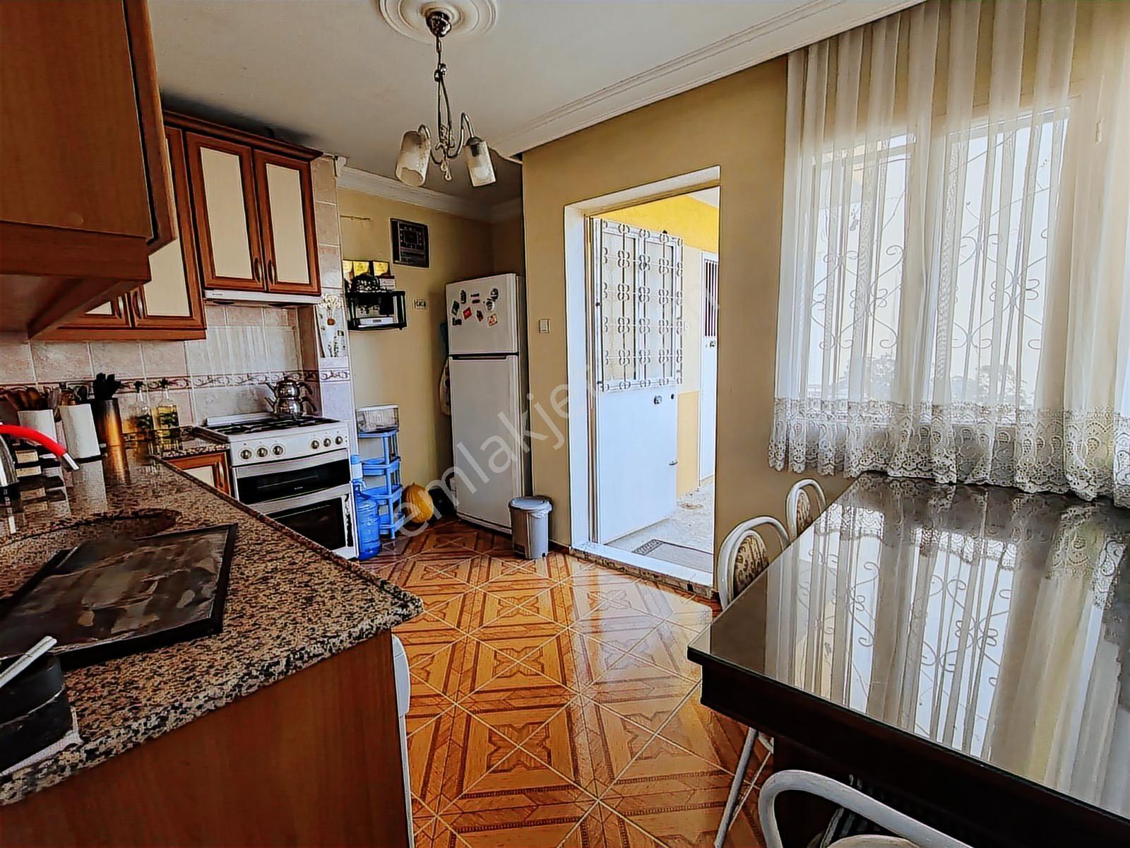 Bornova Osmangazide 2 Katlı Geniş Satılık Müstakil Ev - Görsel 16