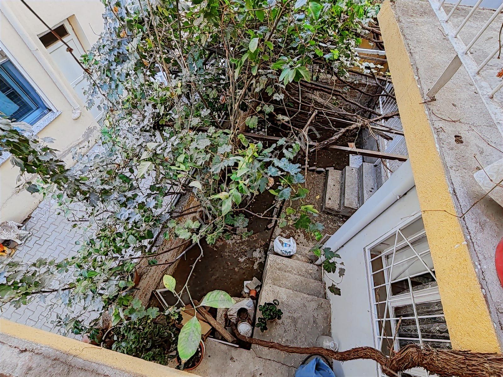Bornova Osmangazide 2 Katlı Geniş Satılık Müstakil Ev - Görsel 21