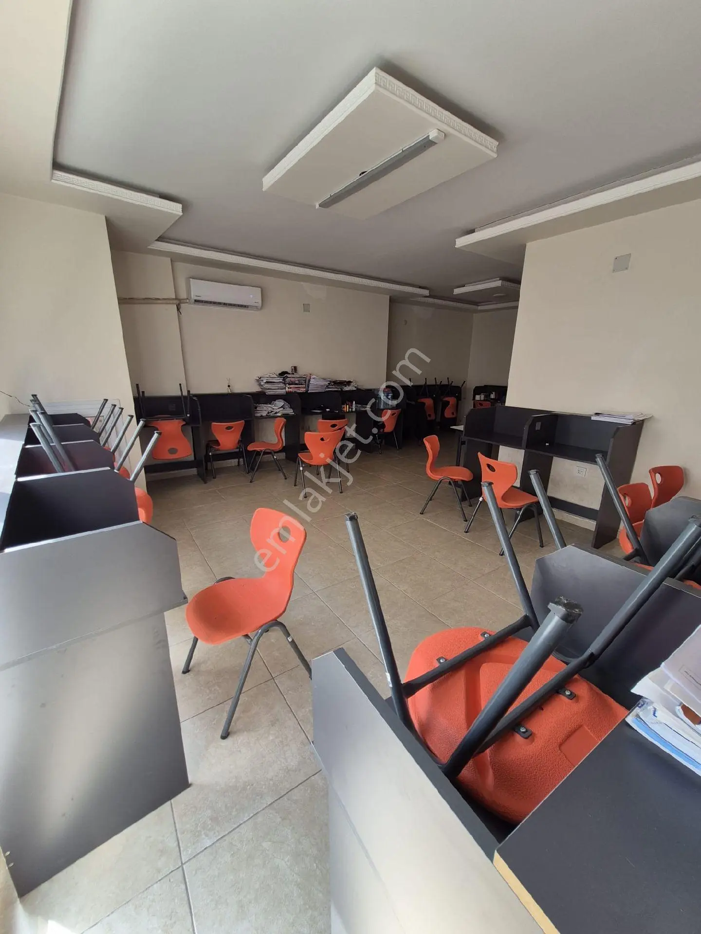 Doktorlar Caddesin'de İster Ofis İster İşyeri En İşlek Caddessinde Doktolar Caddesinde