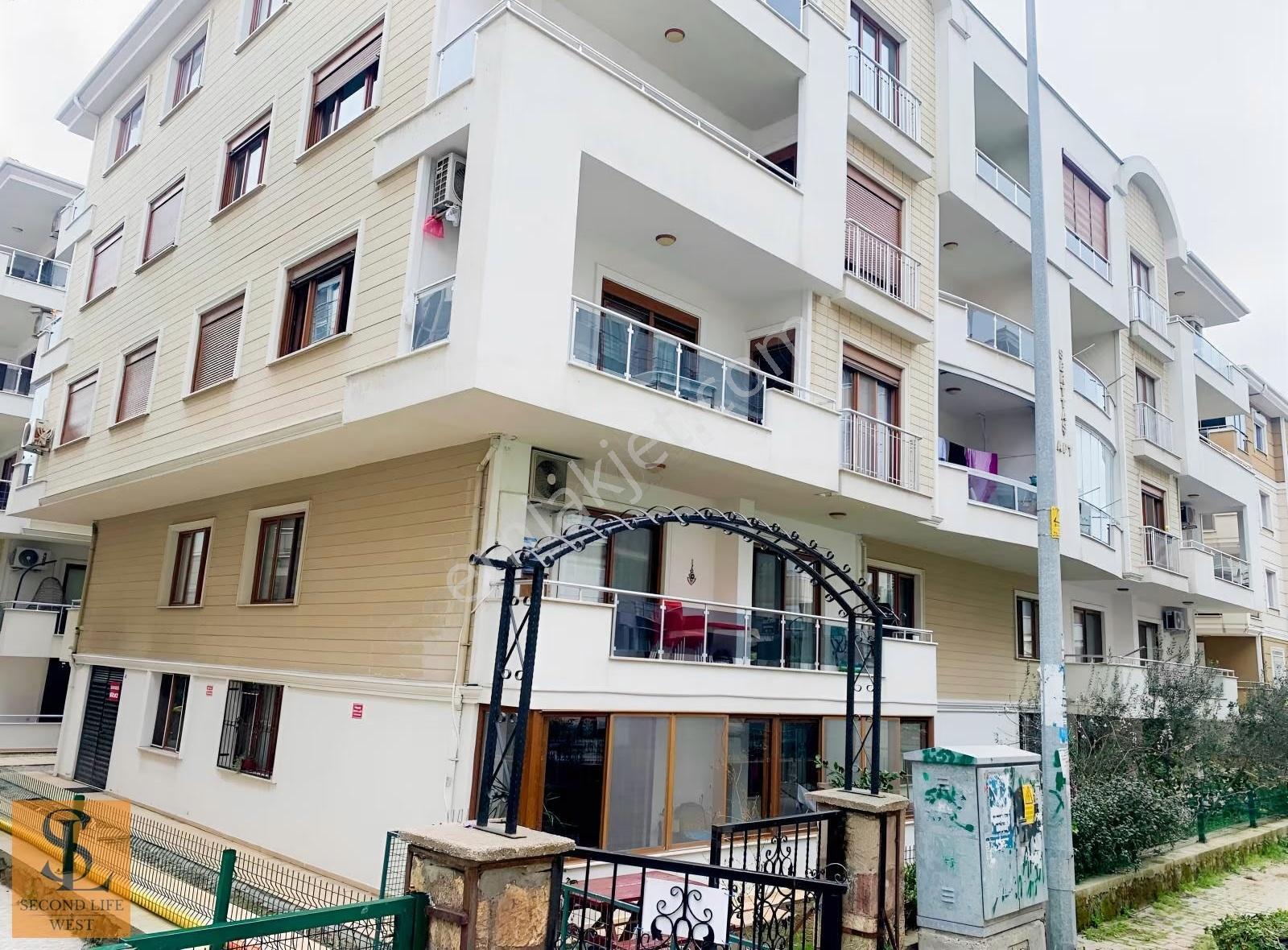 Ayvalık Sarımsaklı'da Nezih Ve Merkezi Konum 2+1 Kiralık Daire