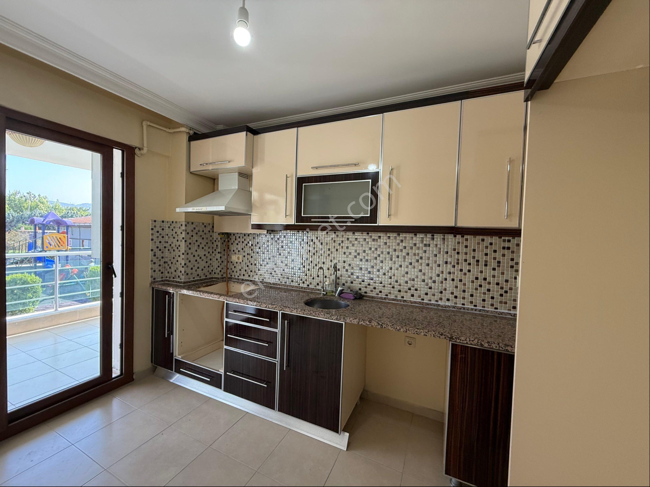 Emlak Center'dan Güzel Yurt Mah 3+1 Kiralık Daire - Görsel 2