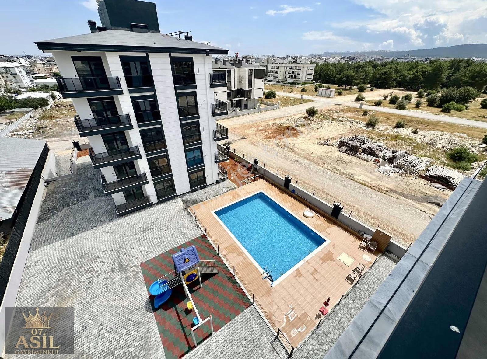 Havuzlu Kapalı Otoparklı Özenle Tasarlınmış Yaşam Alanı - Görsel 18
