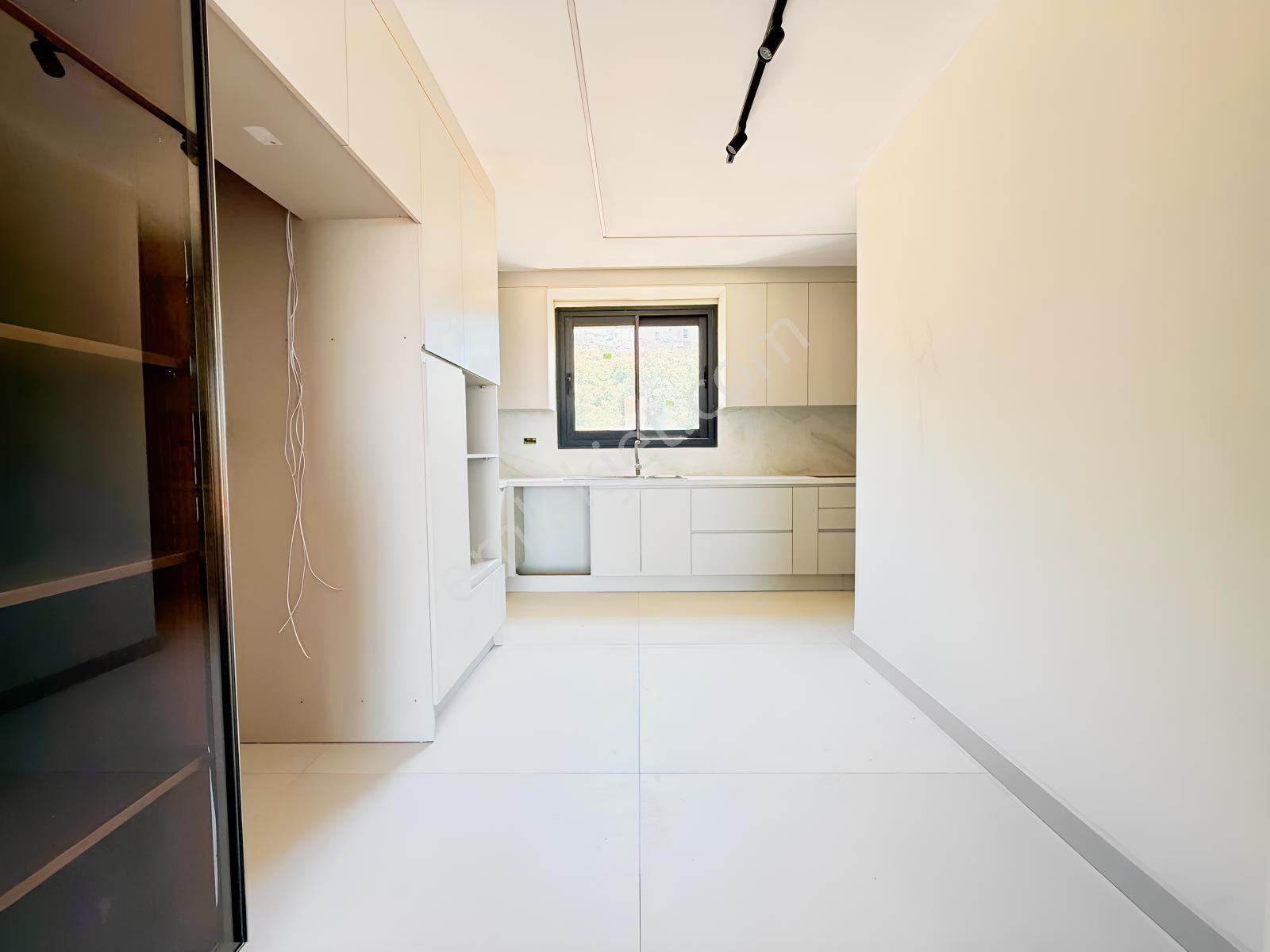 Güzelbahçe Yelki'de Satılık Sıfır Deniz Manzaralı Havuzlu Villa - Görsel 13
