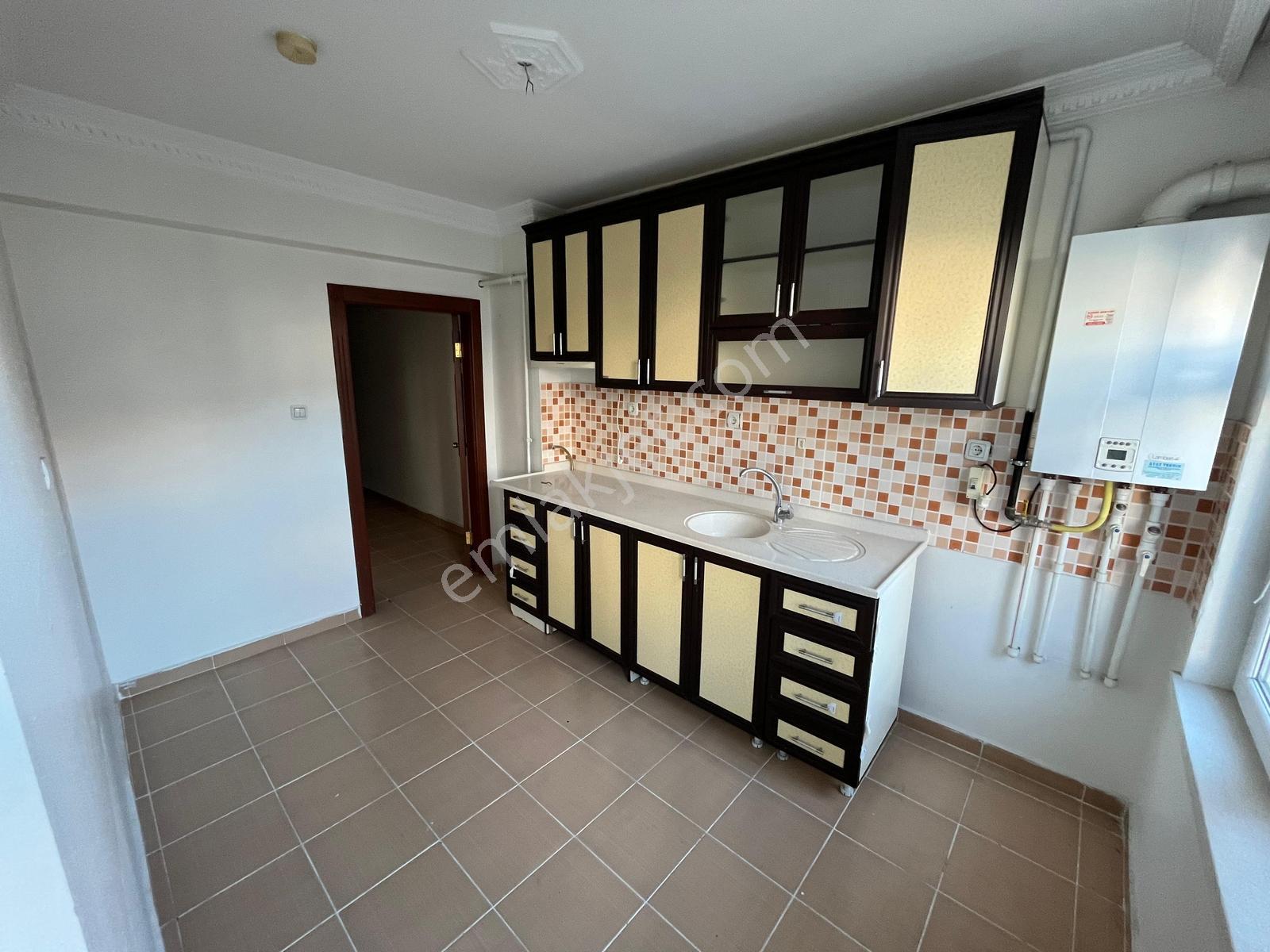 İncirli'de Cadde Yakını Katta Asansörlü E.banyolu 3+1 Daire - Görsel 19