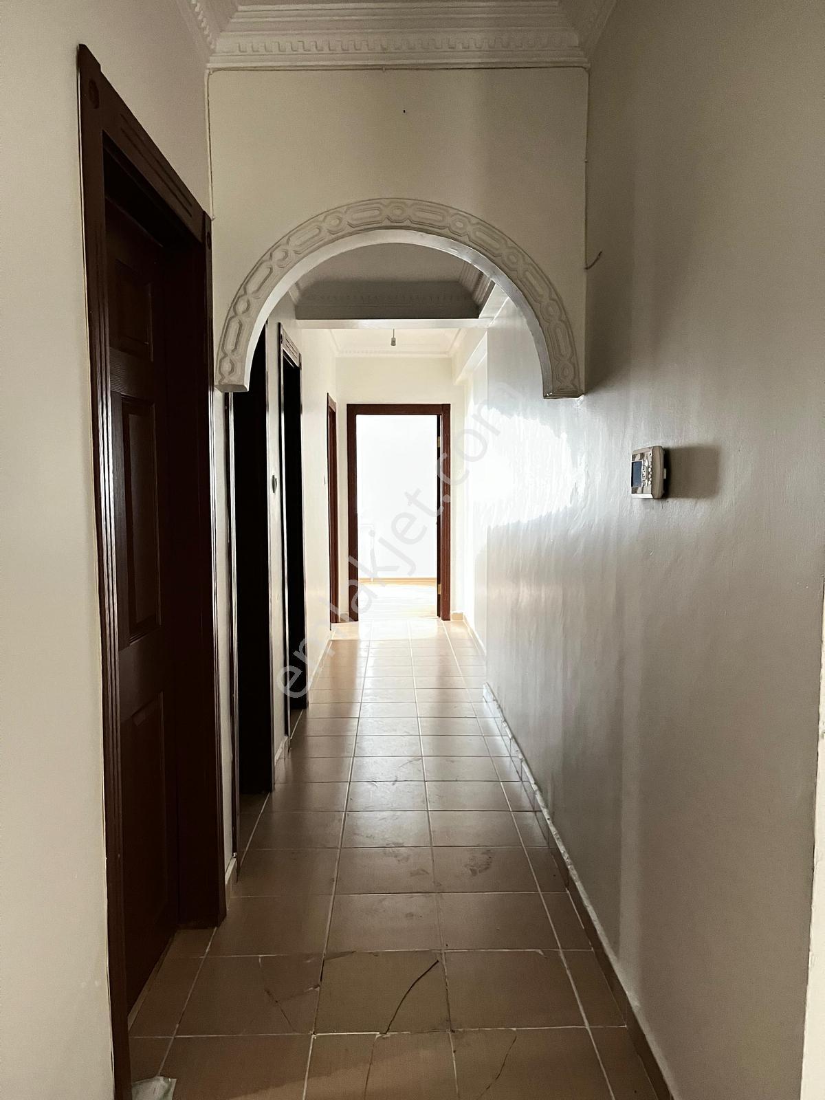 İncirli'de Cadde Yakını Katta Asansörlü E.banyolu 3+1 Daire - Görsel 22