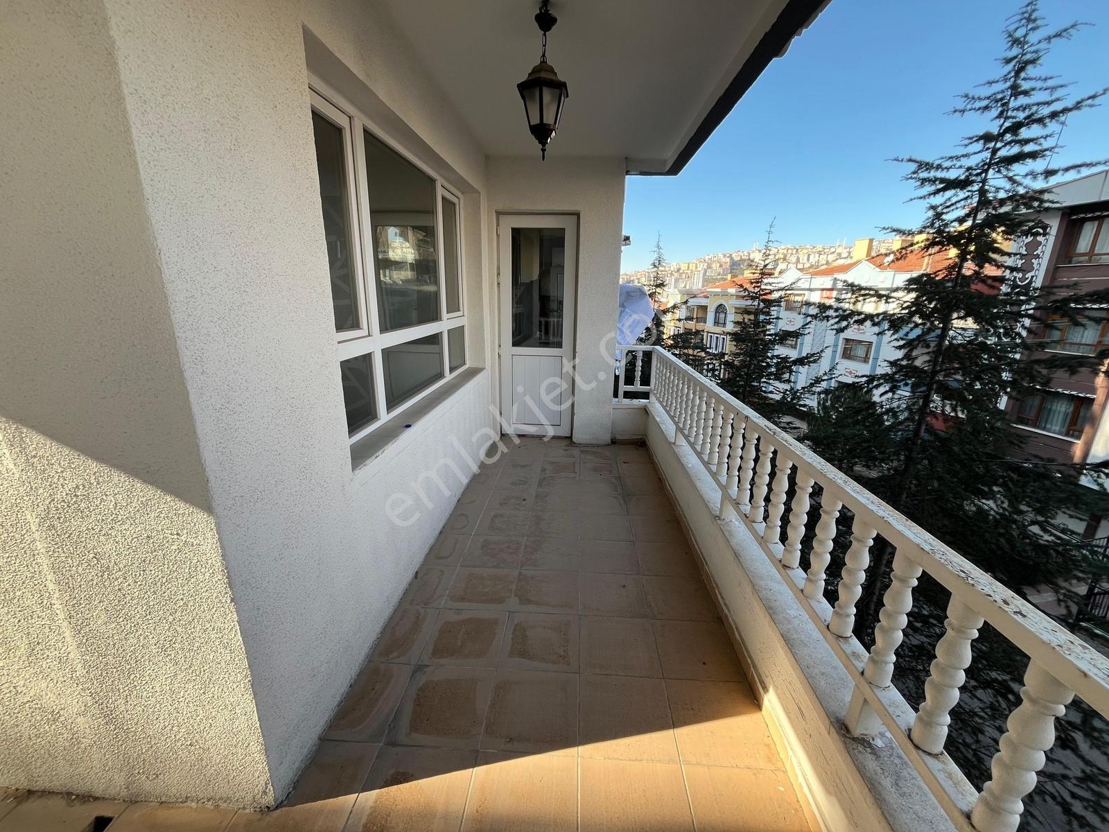 İncirli'de Cadde Yakını Katta Asansörlü E.banyolu 3+1 Daire - Görsel 2