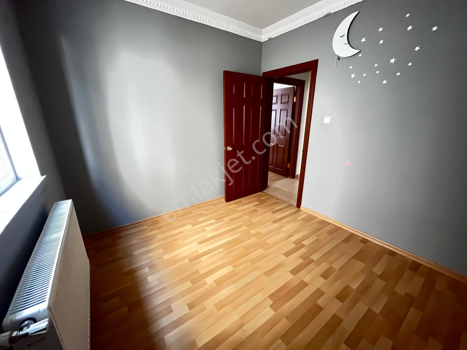 İncirli'de Cadde Yakını Katta Asansörlü E.banyolu 3+1 Daire - Görsel 14