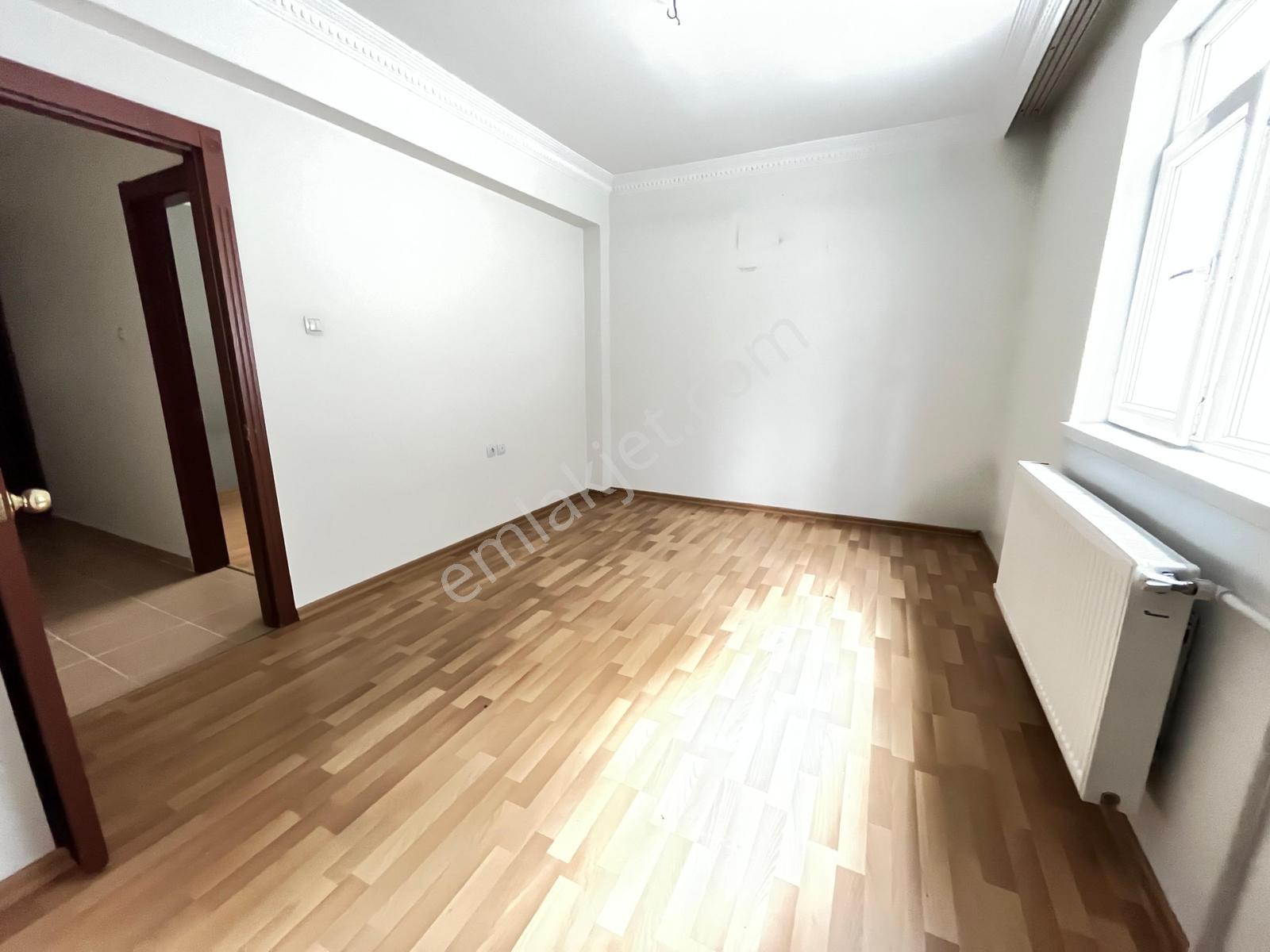 İncirli'de Cadde Yakını Katta Asansörlü E.banyolu 3+1 Daire - Görsel 9