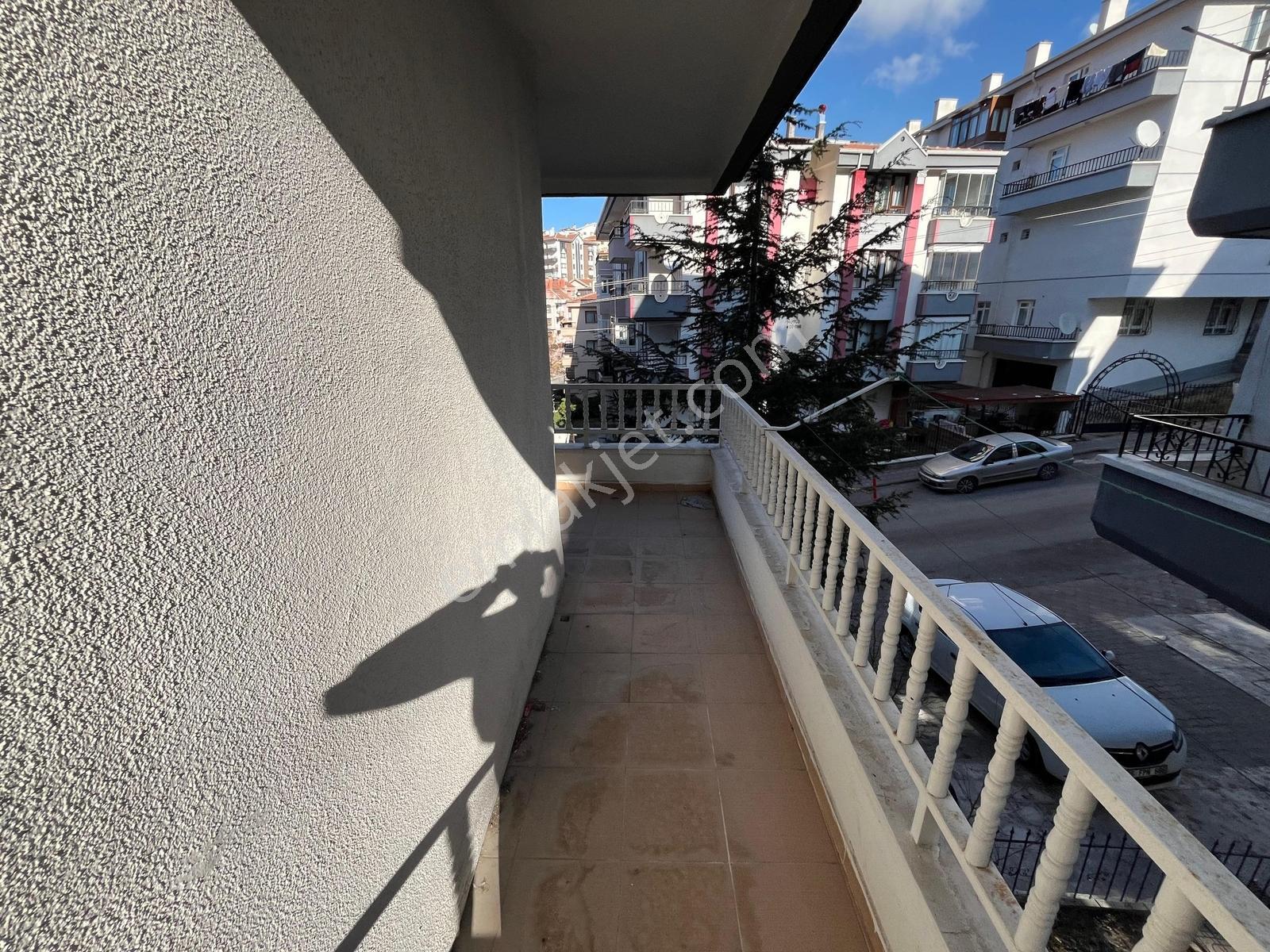 İncirli'de Cadde Yakını Katta Asansörlü E.banyolu 3+1 Daire - Görsel 10