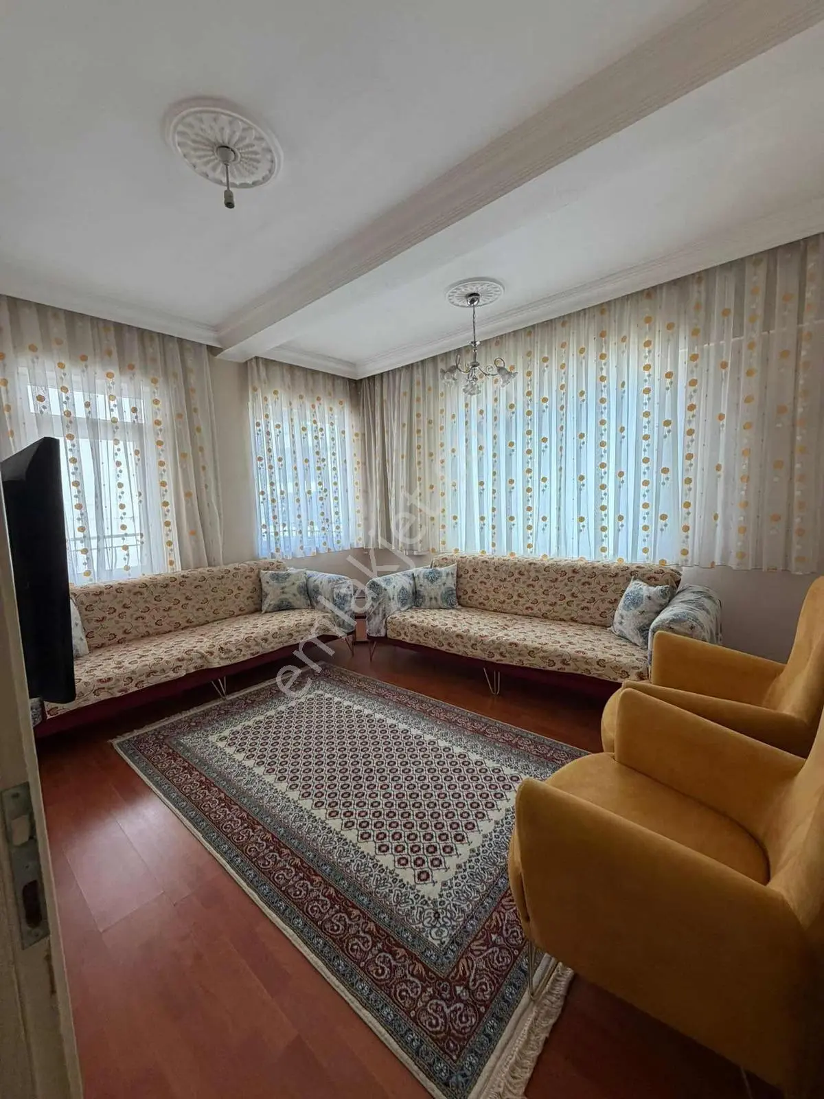 Şehitler Parkı Yanında Eşyalı Katta 2+1 Kiralık Daire
