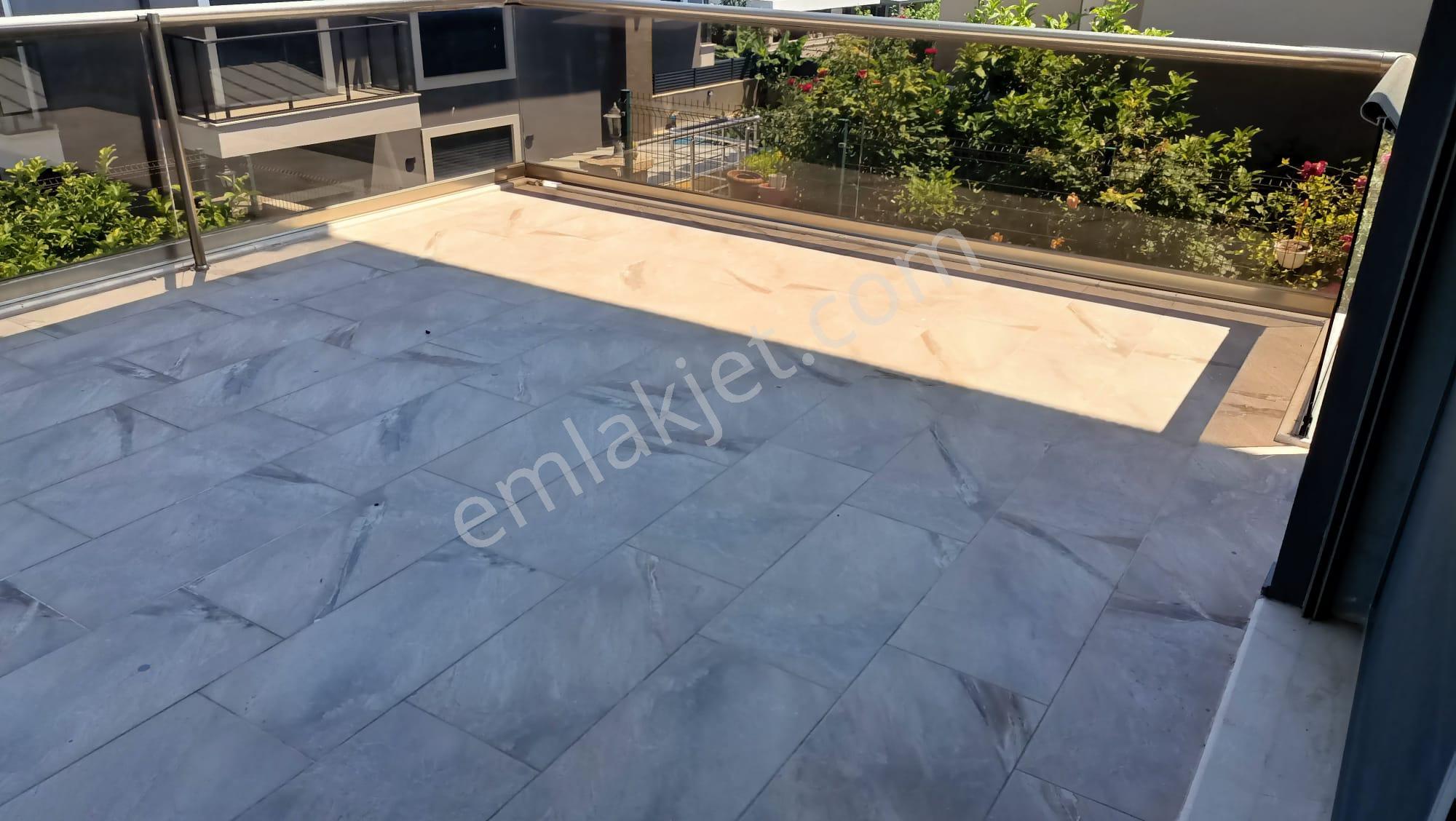 Çeşme Marina Yakını Sezonluk Kiralık Mobilyalı Villa - Görsel 25