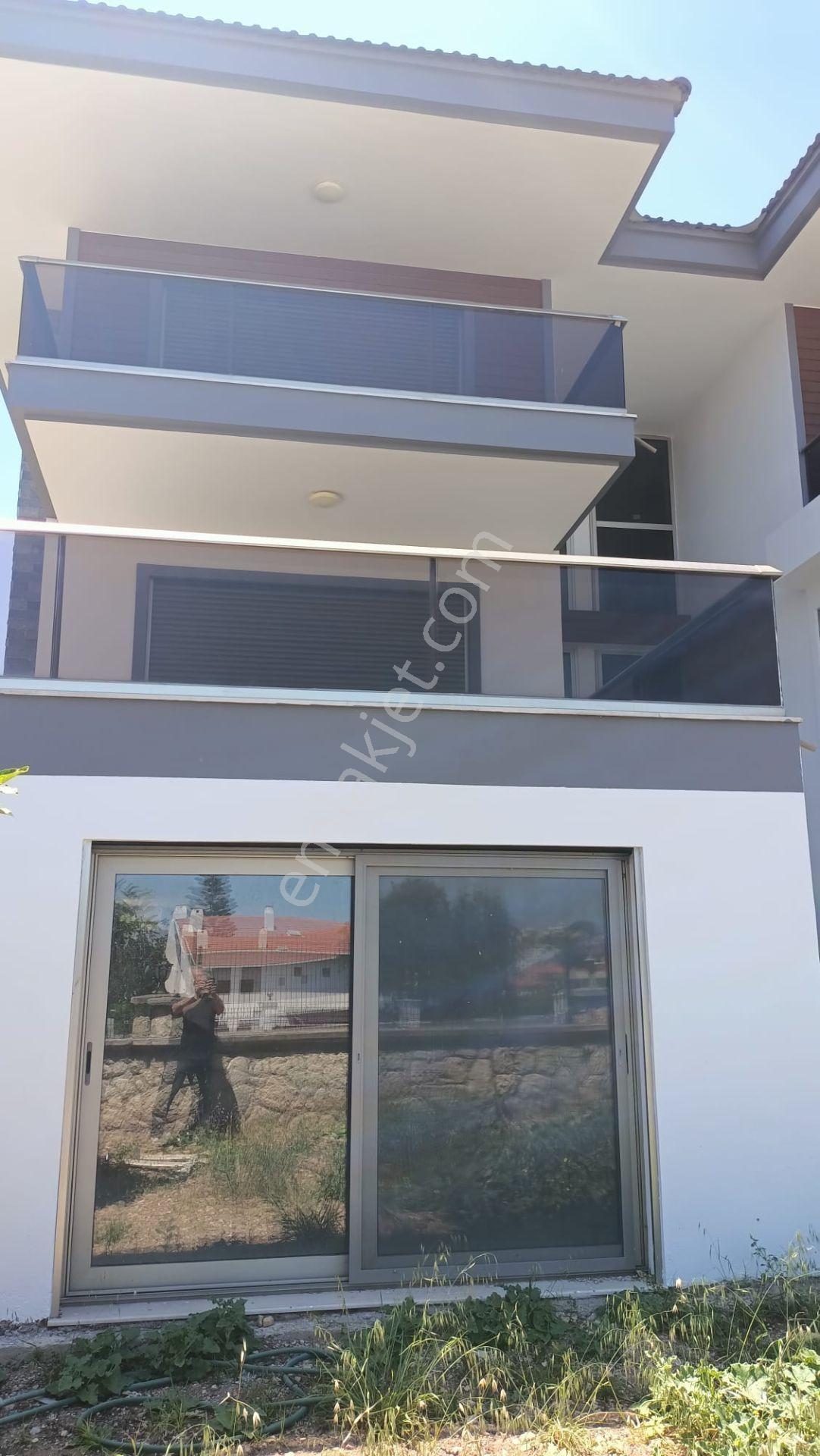 Çeşme Marina Yakını Sezonluk Kiralık Mobilyalı Villa - Görsel 3