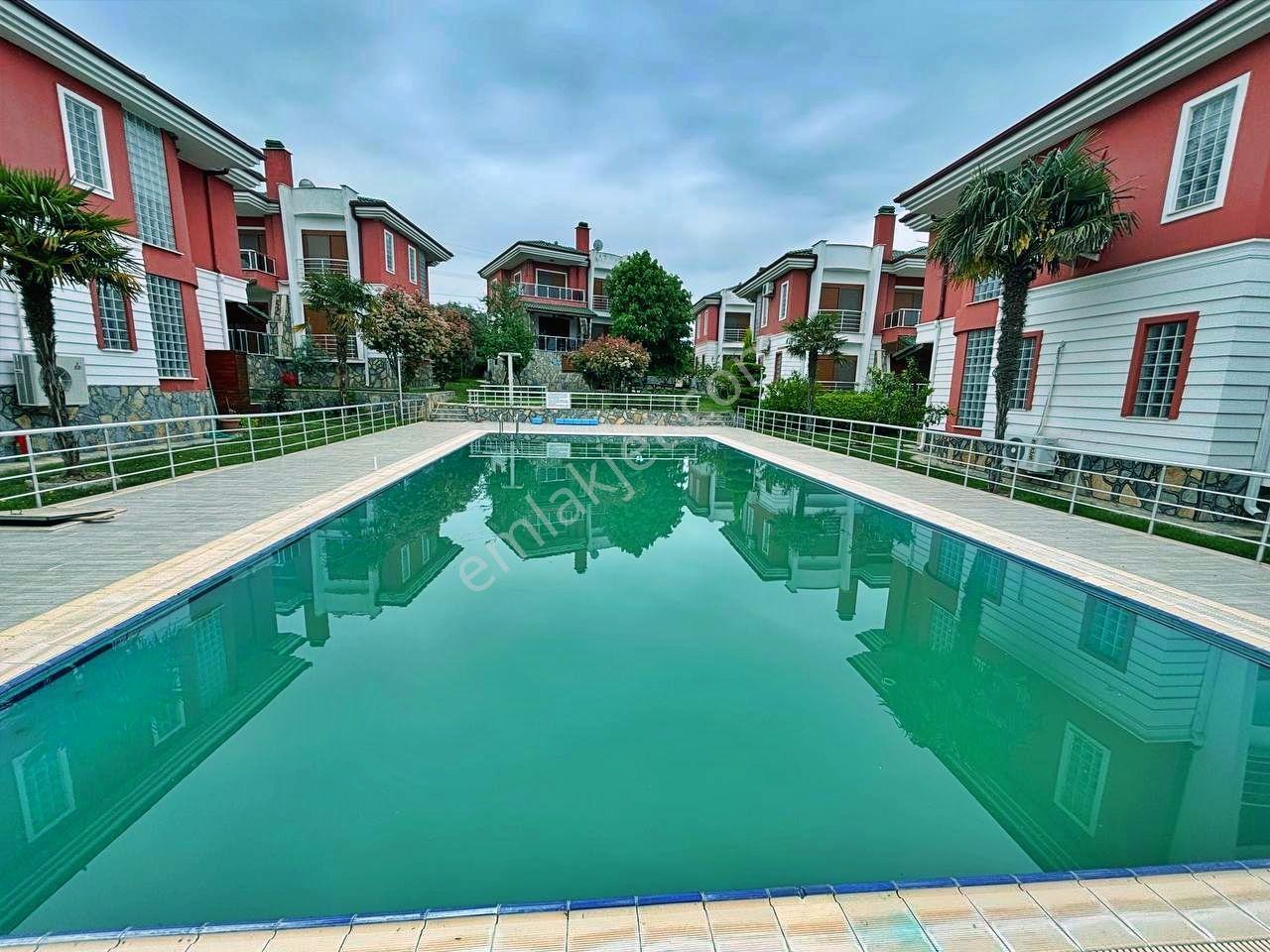 Uytundan Pelitköyde Denize 50 Metre Lüx Sitede Havuzlu 3+1 Villa - Görsel 16