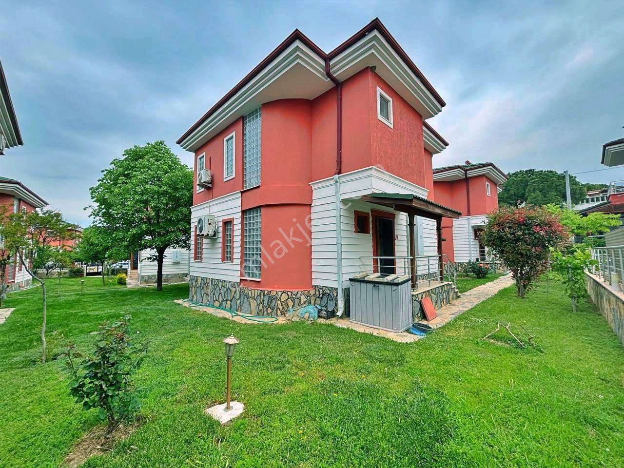 Uytundan Pelitköyde Denize 50 Metre Lüx Sitede Havuzlu 3+1 Villa - Görsel 12