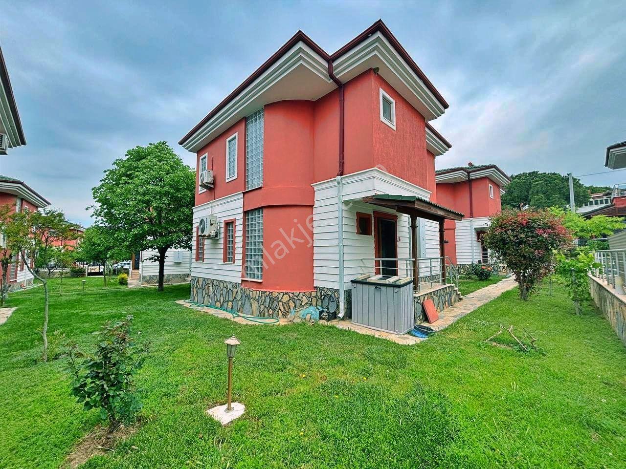 Uytundan Pelitköyde Denize 50 Metre Lüx Sitede Havuzlu 3+1 Villa - Görsel 26