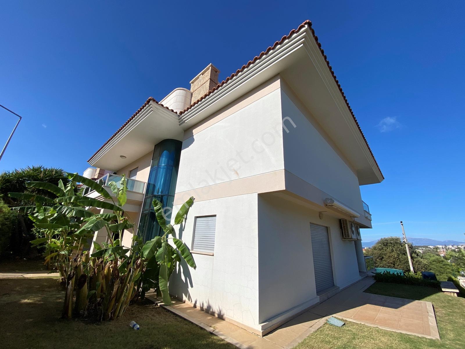 Çeşme Boyalıkta 630 M2 Arsa İçinde Tripleks 5+2 Villa - Görsel 4