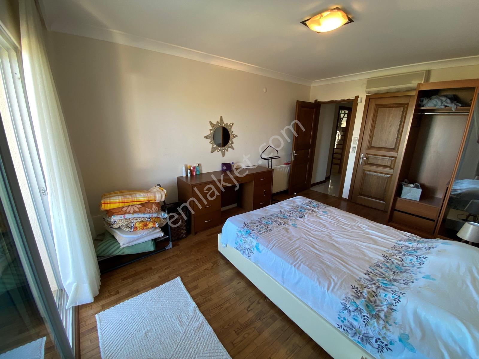 Çeşme Boyalıkta 630 M2 Arsa İçinde Tripleks 5+2 Villa - Görsel 28
