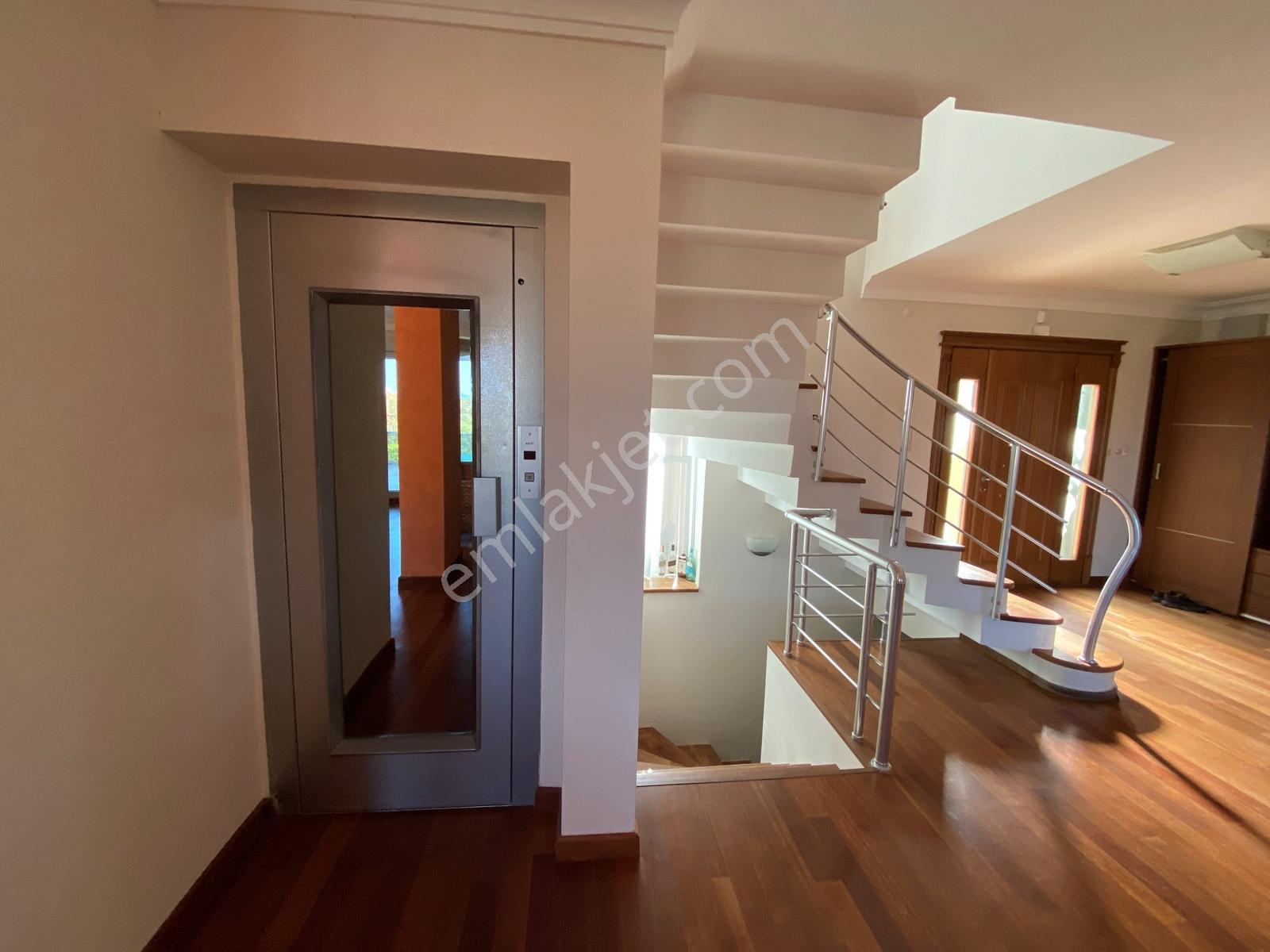Çeşme Boyalıkta 630 M2 Arsa İçinde Tripleks 5+2 Villa - Görsel 23