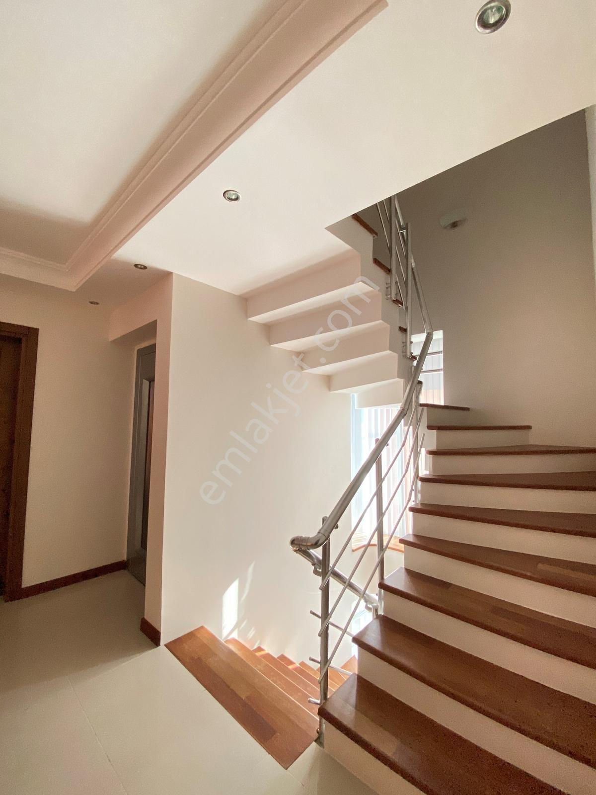 Çeşme Boyalıkta 630 M2 Arsa İçinde Tripleks 5+2 Villa - Görsel 30