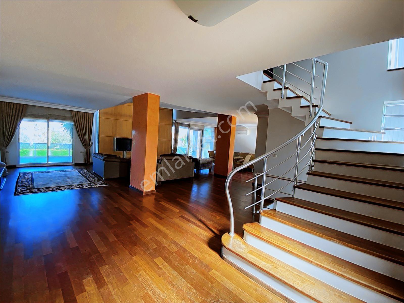 Çeşme Boyalıkta 630 M2 Arsa İçinde Tripleks 5+2 Villa - Görsel 16