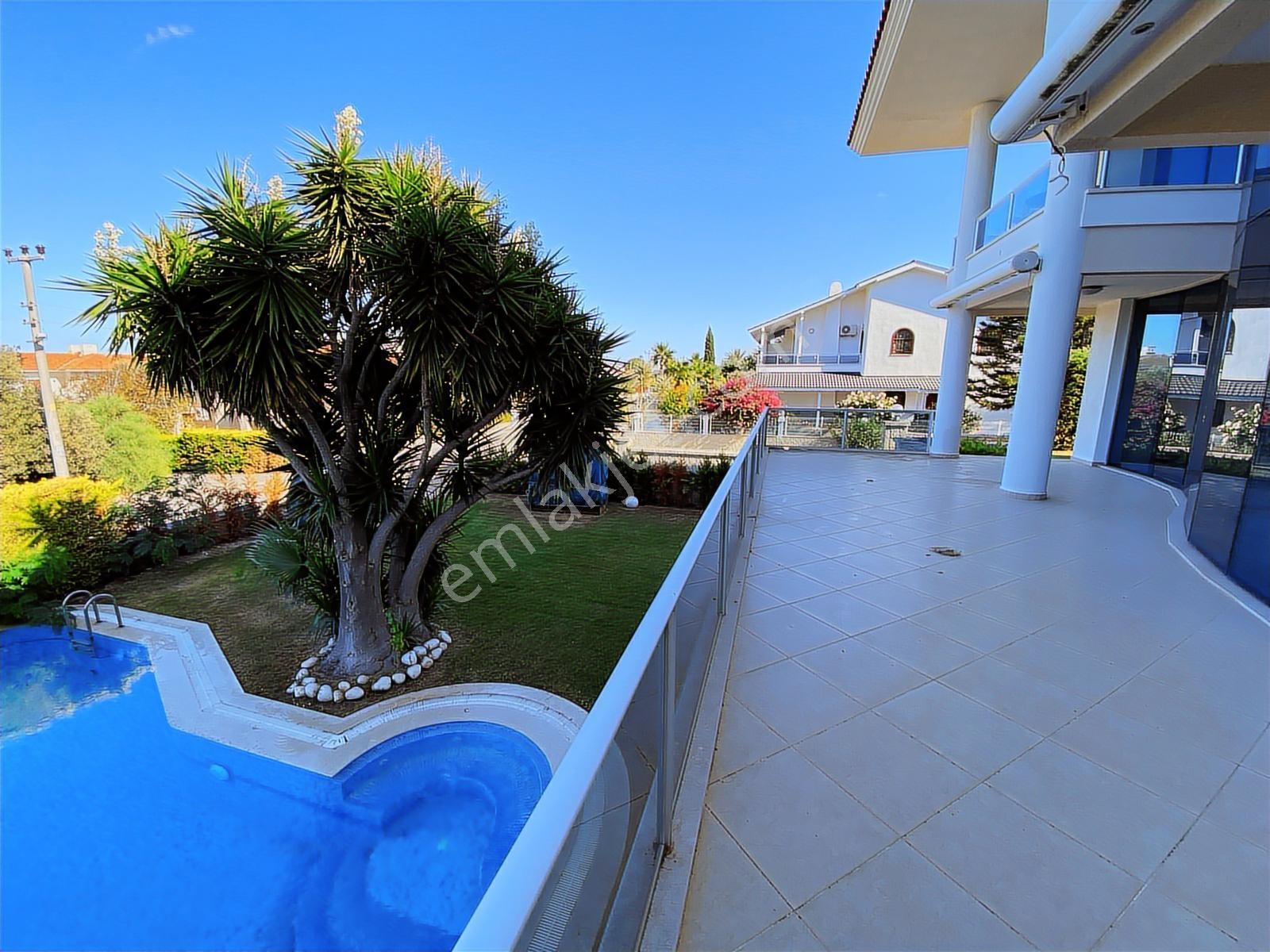 Çeşme Boyalıkta 630 M2 Arsa İçinde Tripleks 5+2 Villa - Görsel 12