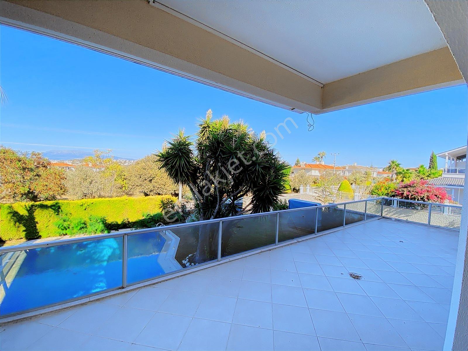 Çeşme Boyalıkta 630 M2 Arsa İçinde Tripleks 5+2 Villa - Görsel 18
