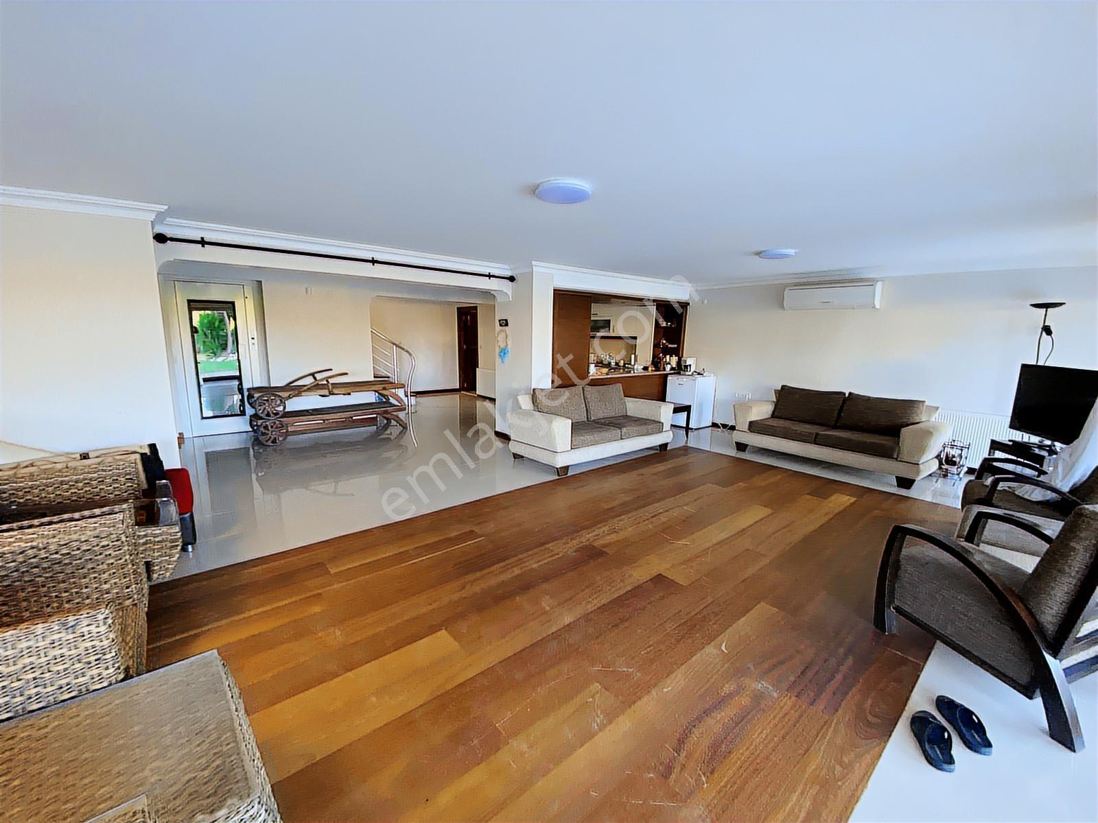 Çeşme Boyalıkta 630 M2 Arsa İçinde Tripleks 5+2 Villa - Görsel 10