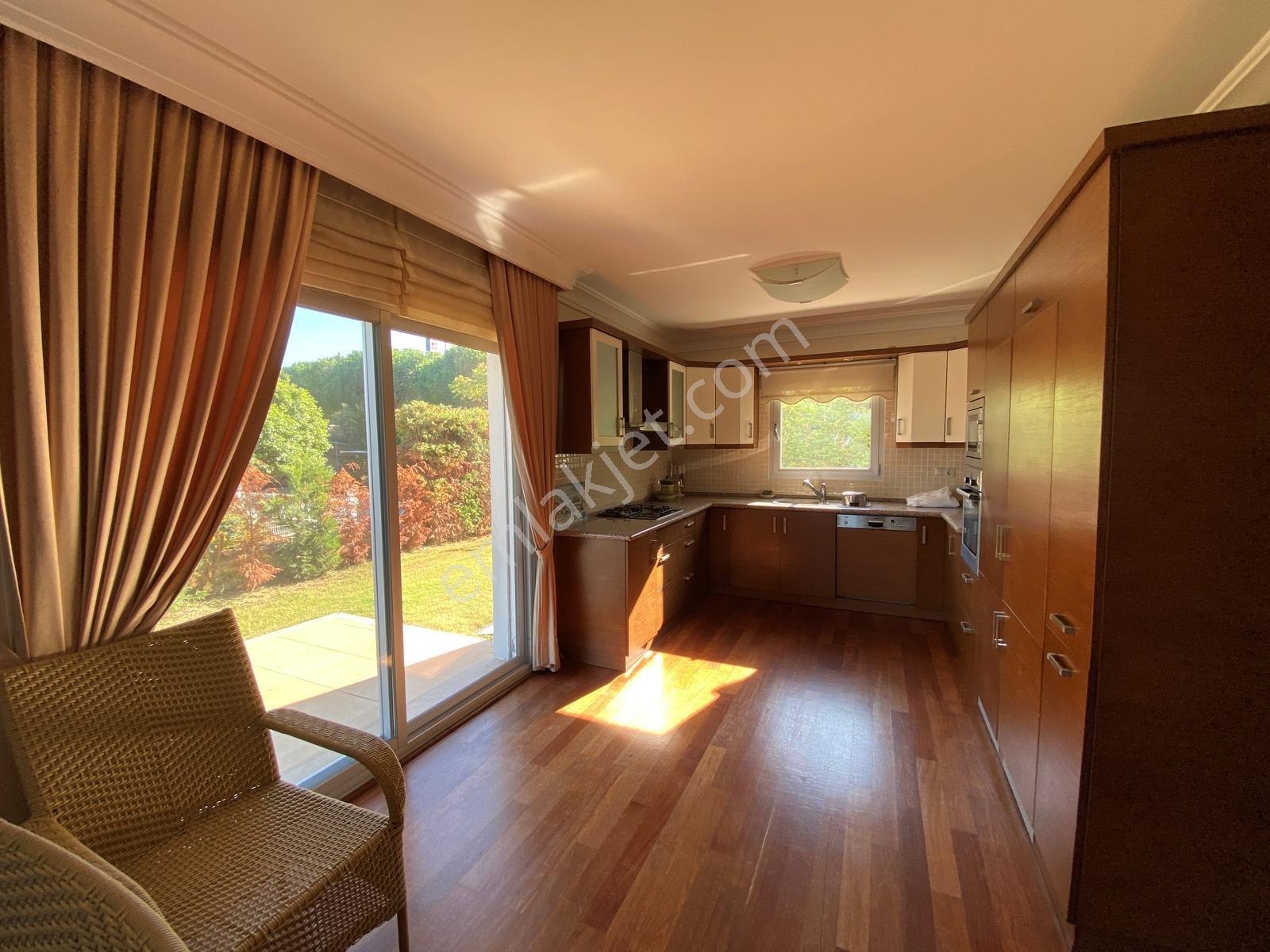 Çeşme Boyalıkta 630 M2 Arsa İçinde Tripleks 5+2 Villa - Görsel 21