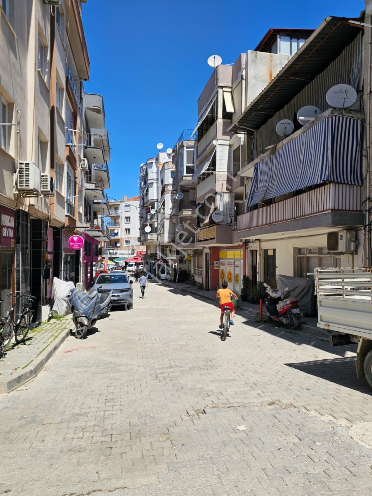 Dikili Salimbey Denize 100 Mt Mesafede 2+1 Eşyalı Satılık Daire - Görsel 25