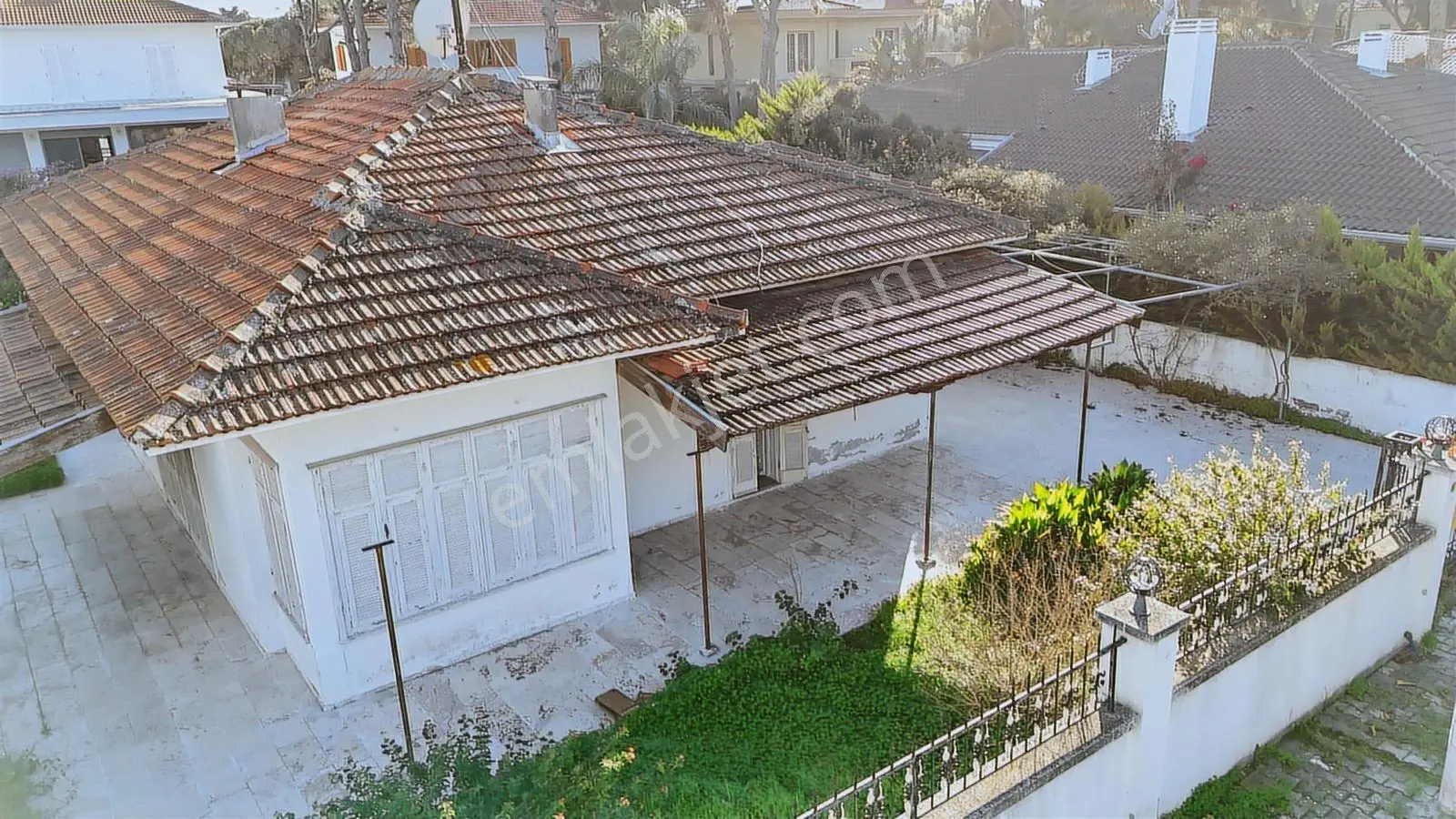 Çeşme Ilıca Şantiye Evlerinde 613 M2 Arsa Villa