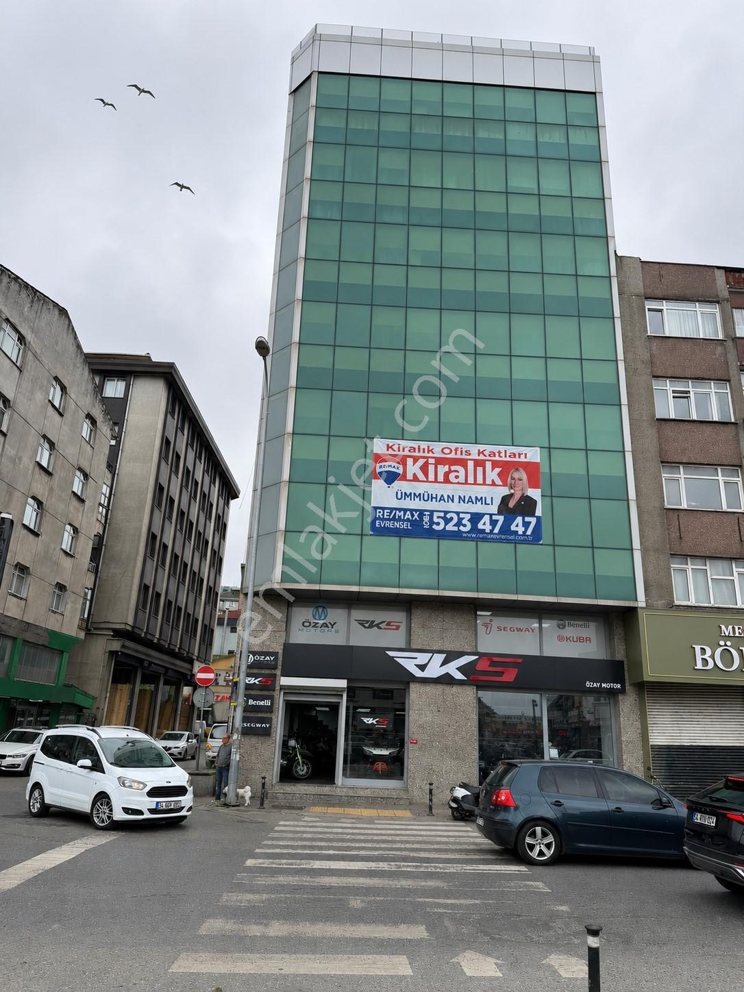 Alemdağ Cad. Üzerinde Çakmak Metro Karşısı Ofis Katları