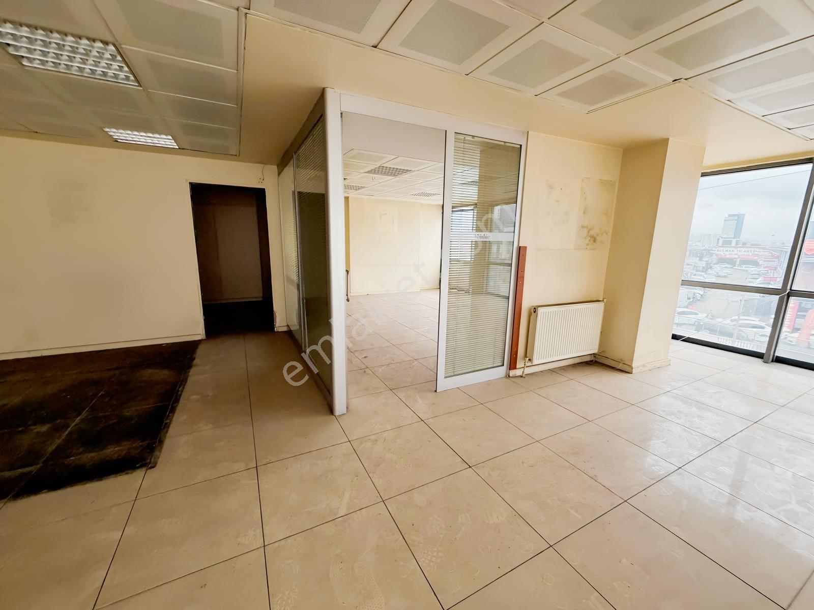 Alemdağ Cad. Üzerinde Çakmak Metro Karşısı Ofis Katları - Görsel 31