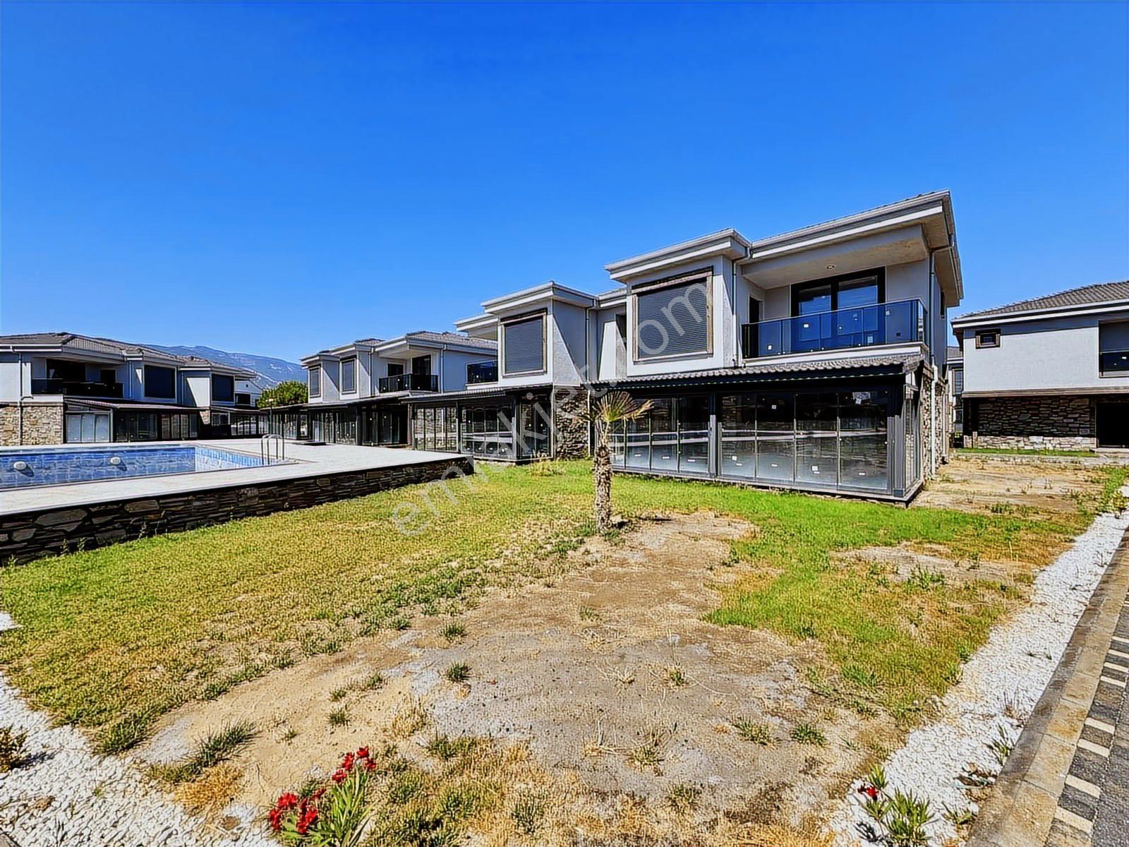 Avcı'dan Tek Yetki Güre'de Denize Sıfır Site Havuzlu 3+1 Villa - Görsel 26