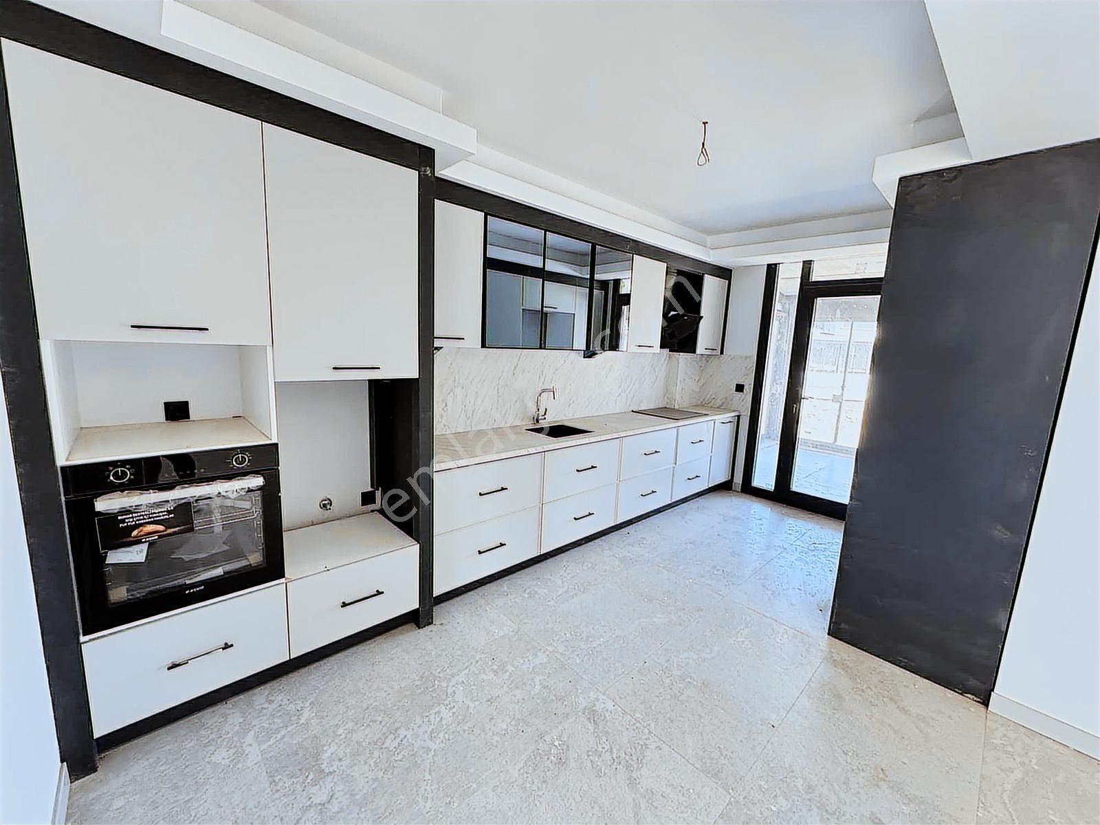 Avcı'dan Tek Yetki Güre'de Denize Sıfır Site Havuzlu 3+1 Villa - Görsel 17