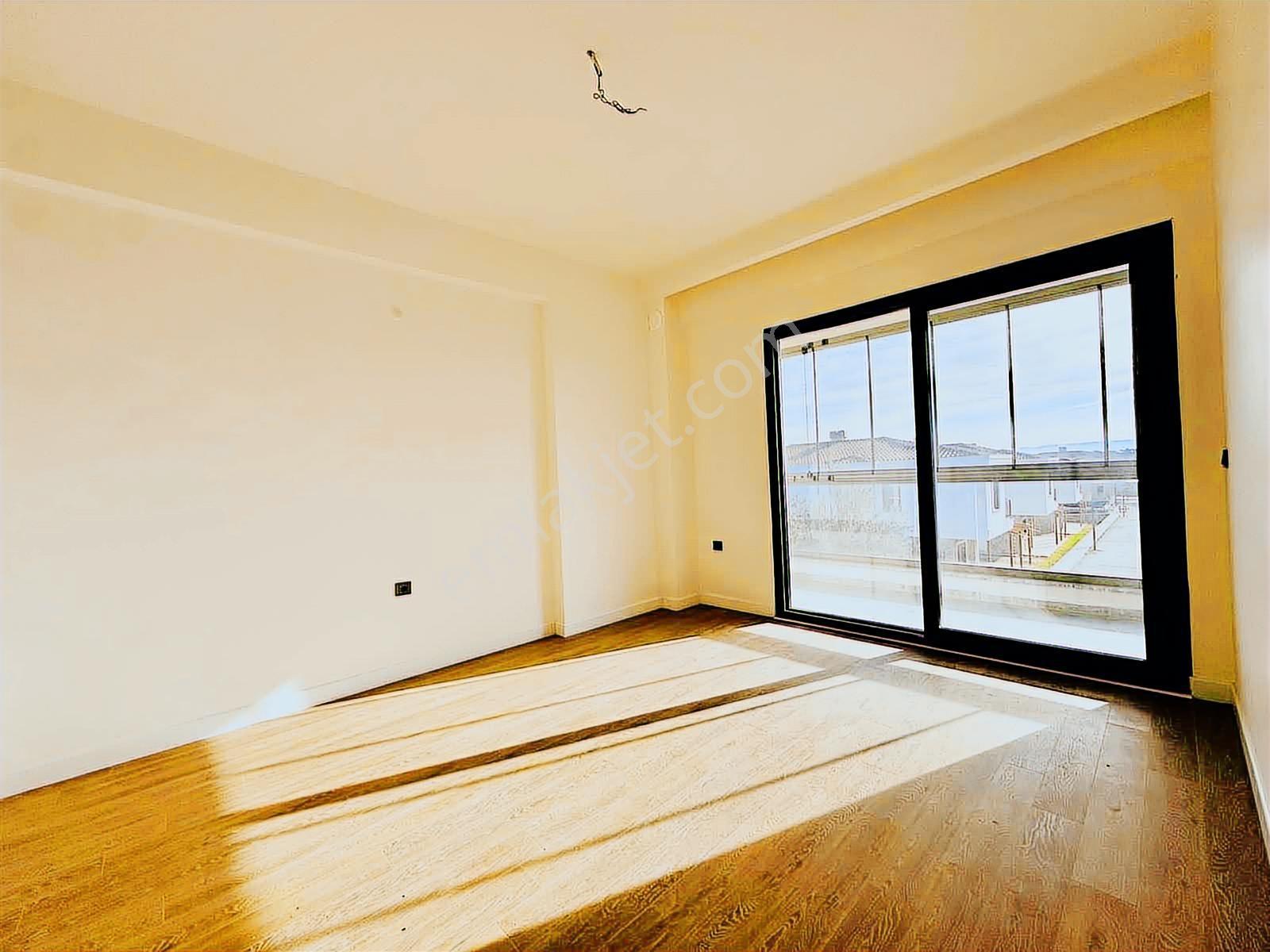 Avcı'dan Denize Sıfır Site Tam Müstakil Girişte Odalı Villa - Görsel 9