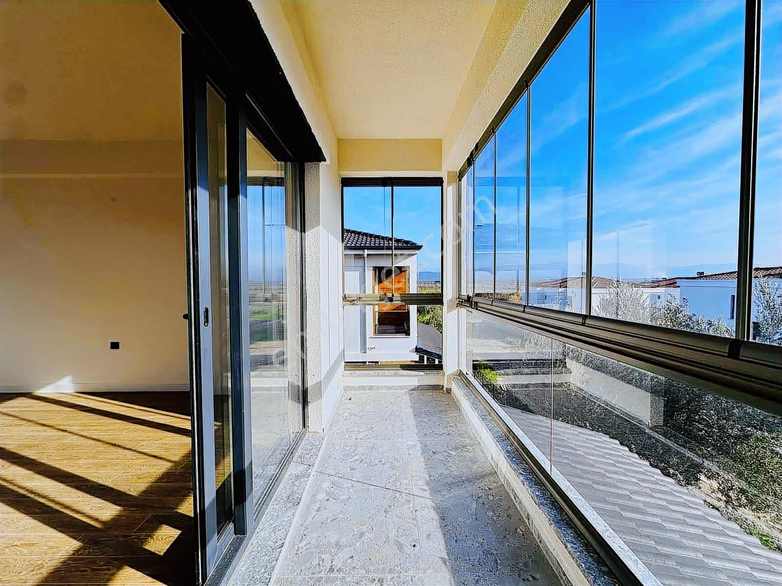 Avcı'dan Denize Sıfır Site Tam Müstakil Girişte Odalı Villa - Görsel 23