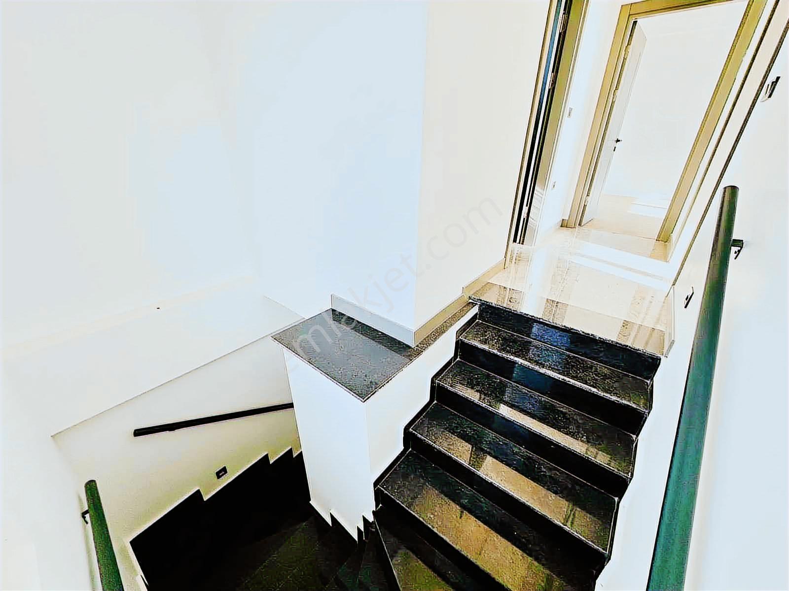 Avcı'dan Denize Sıfır Site Tam Müstakil Girişte Odalı Villa - Görsel 17